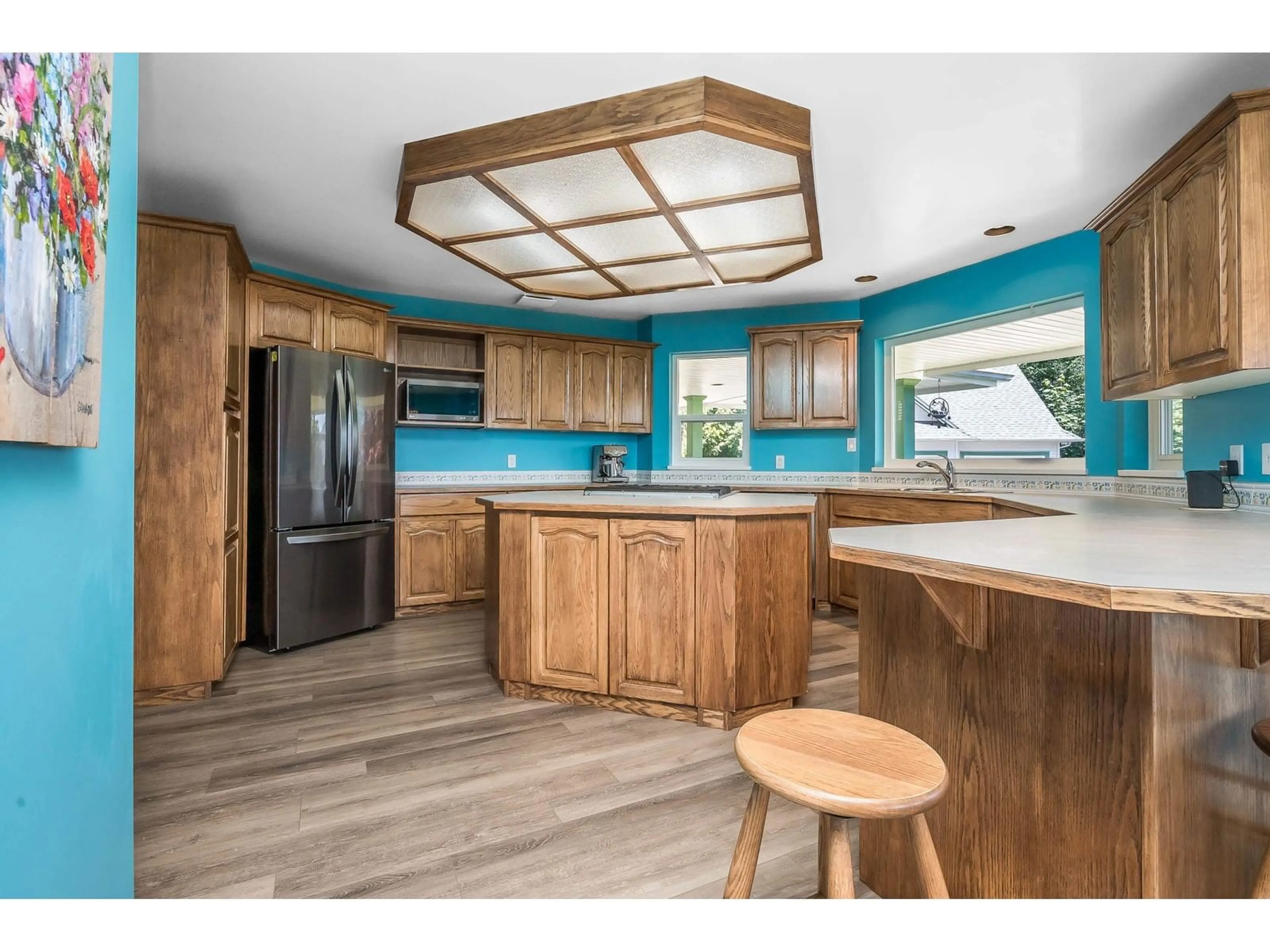 Open concept kitchen, wood/laminate floor for 9549 MONTE VISTA, Mission British Columbia V2V6B2