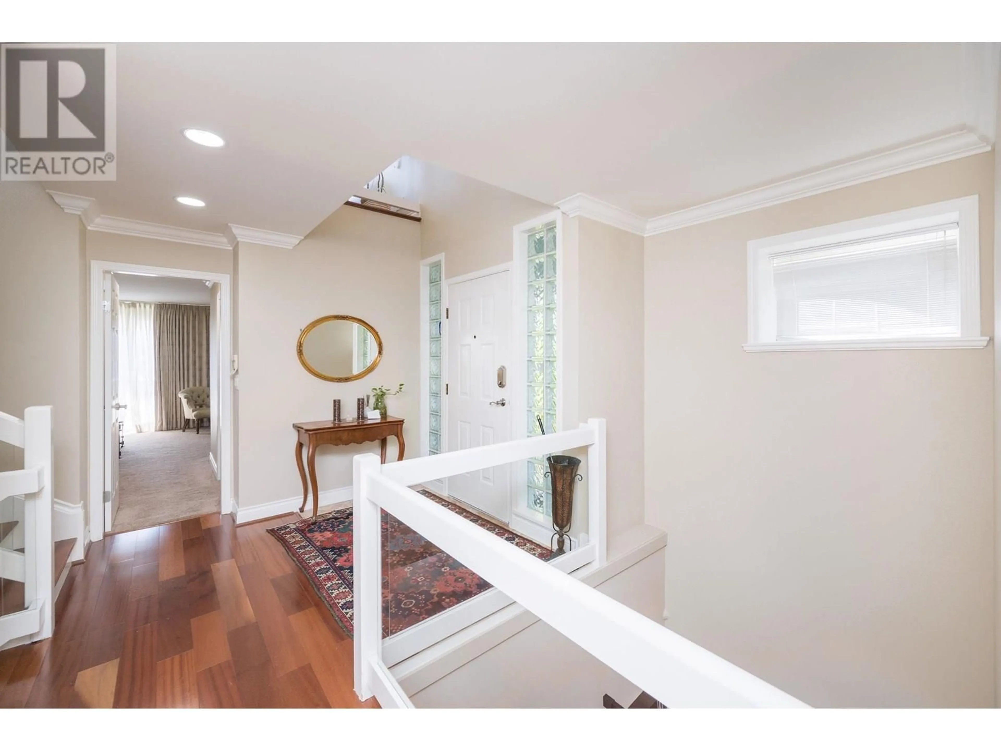 Indoor entryway for 2349 MARINE DRIVE, West Vancouver British Columbia V7V1K9