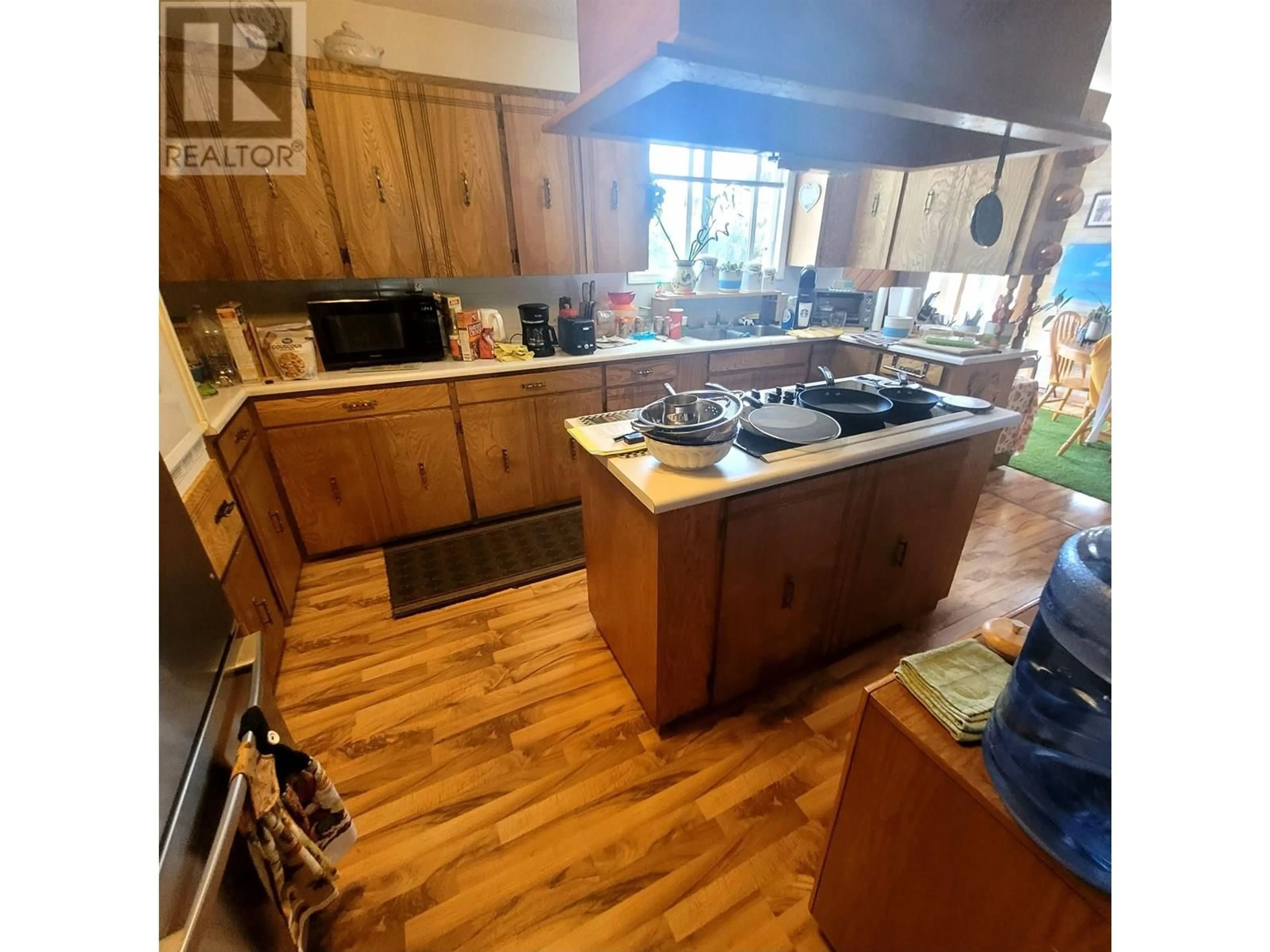 Open concept kitchen, wood/laminate floor for 1735 168 MILE ROAD, Williams Lake British Columbia V2G5C6