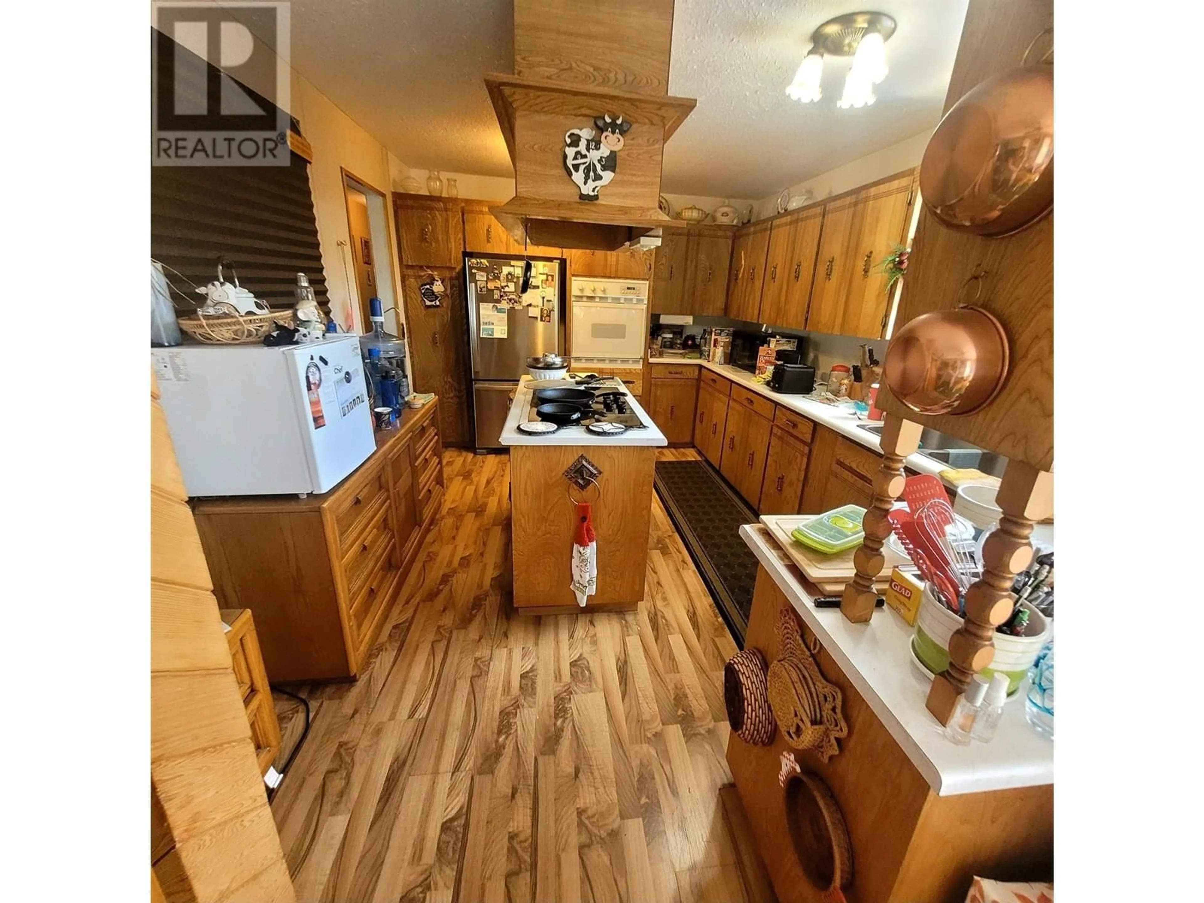 Standard kitchen, wood/laminate floor for 1735 168 MILE ROAD, Williams Lake British Columbia V2G5C6