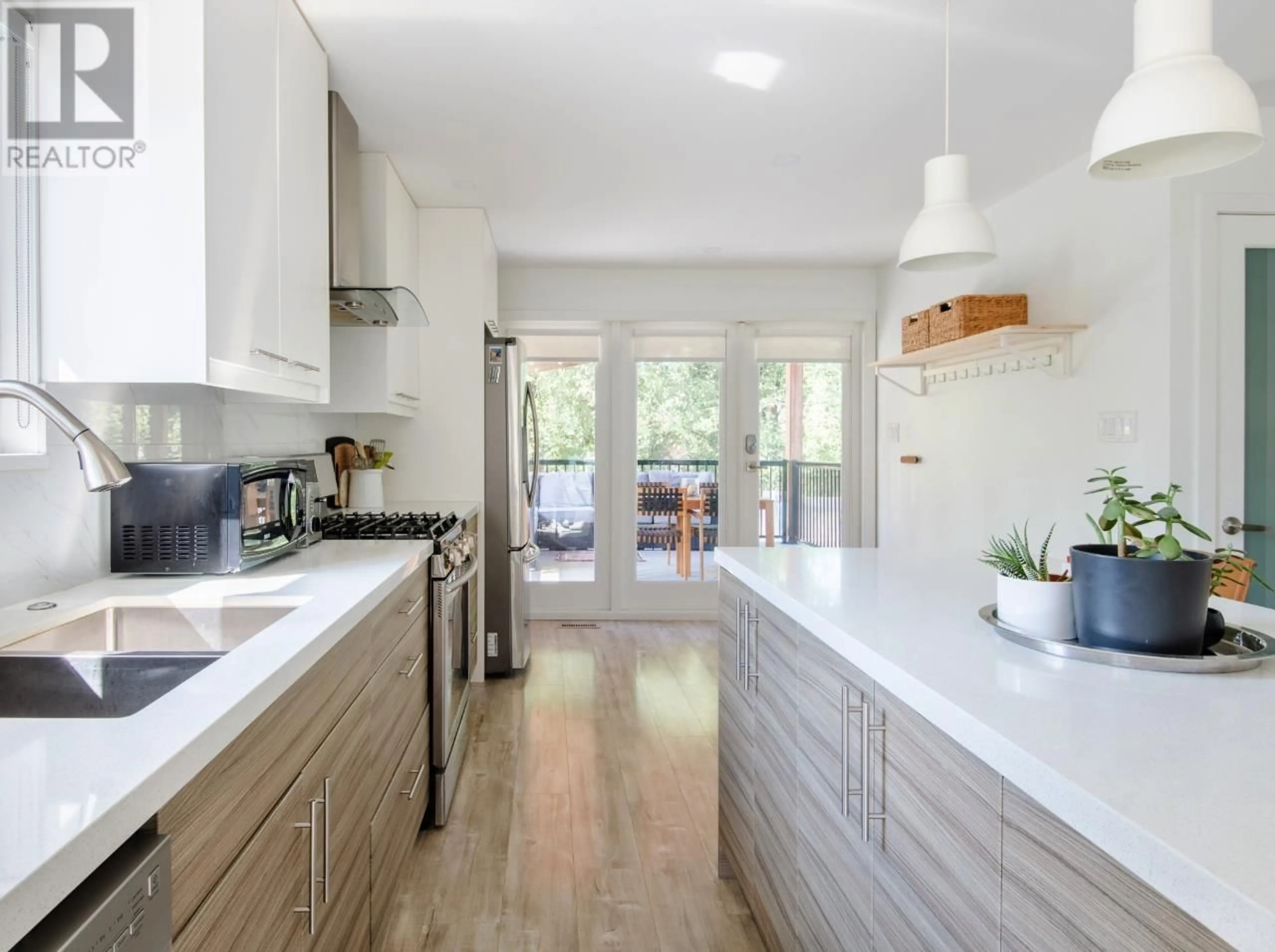 Contemporary kitchen, unknown for 3673 HOSKINS ROAD, North Vancouver British Columbia V7K2N9