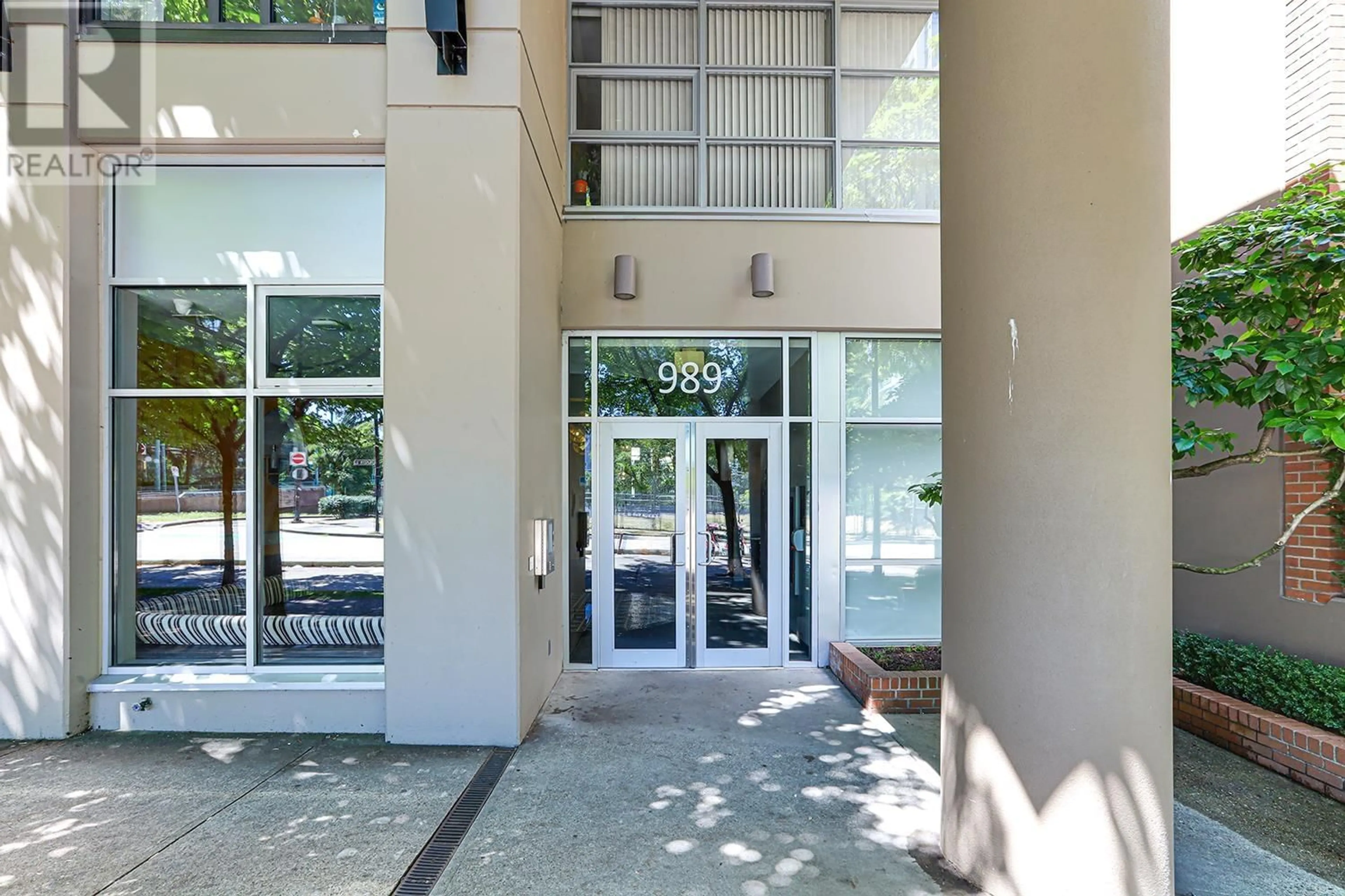Indoor foyer for 603 - 989 BEATTY STREET, Vancouver British Columbia V6Z3C2
