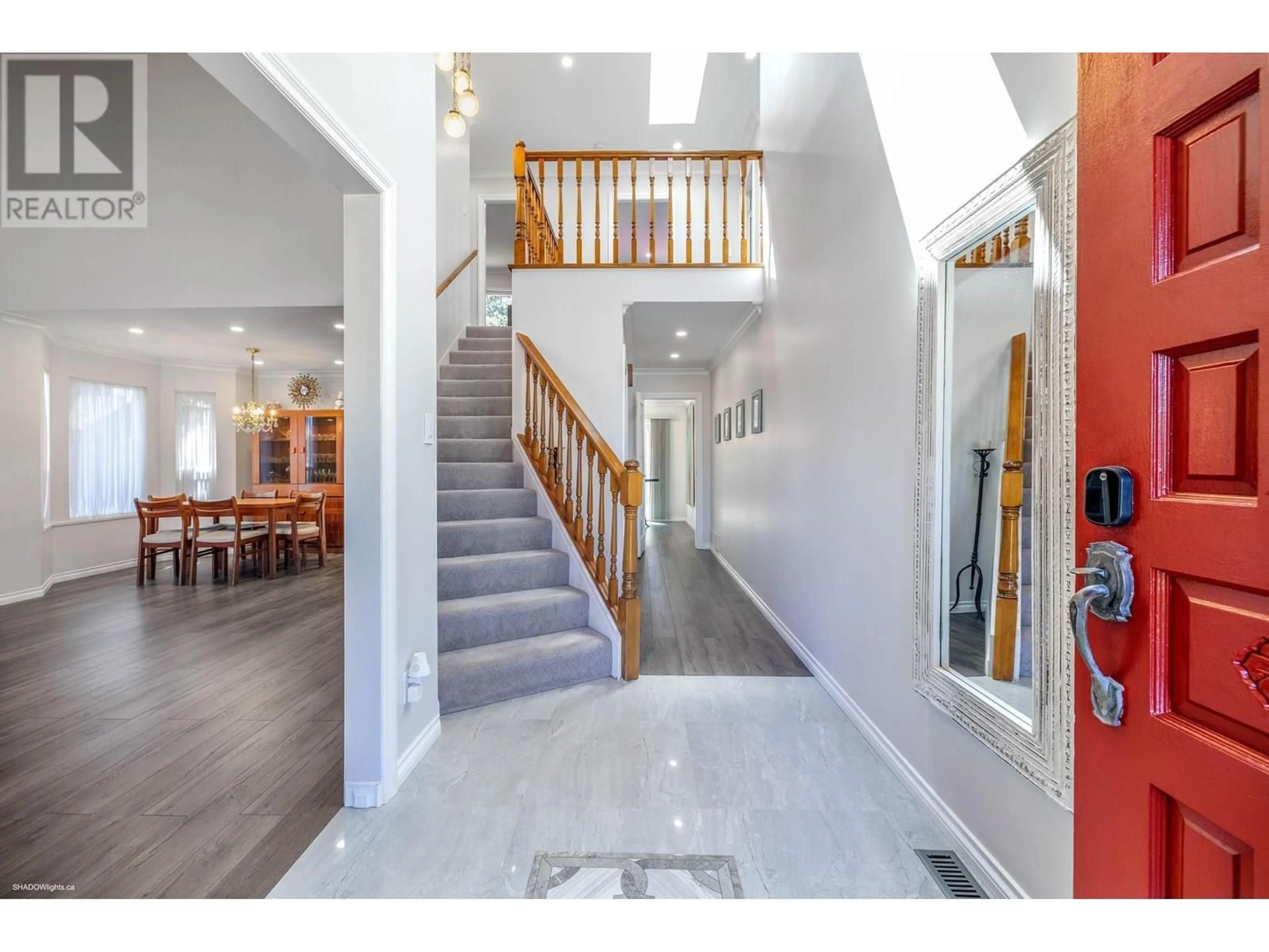 Indoor foyer for 10420 TRURO DRIVE, Richmond British Columbia V7E5B4