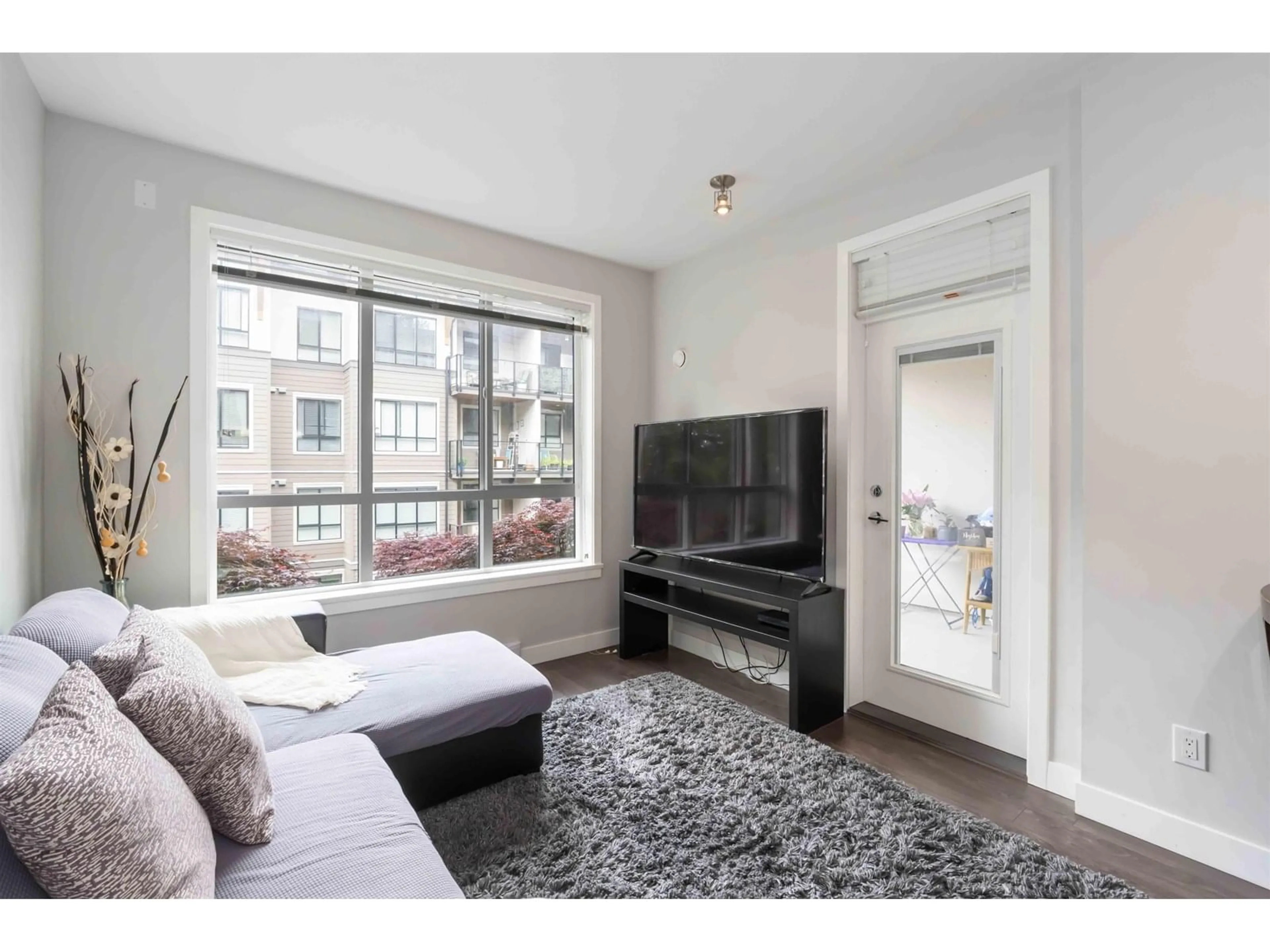 Living room with furniture, unknown for 208 - 10455 154, Surrey British Columbia V3R0C5