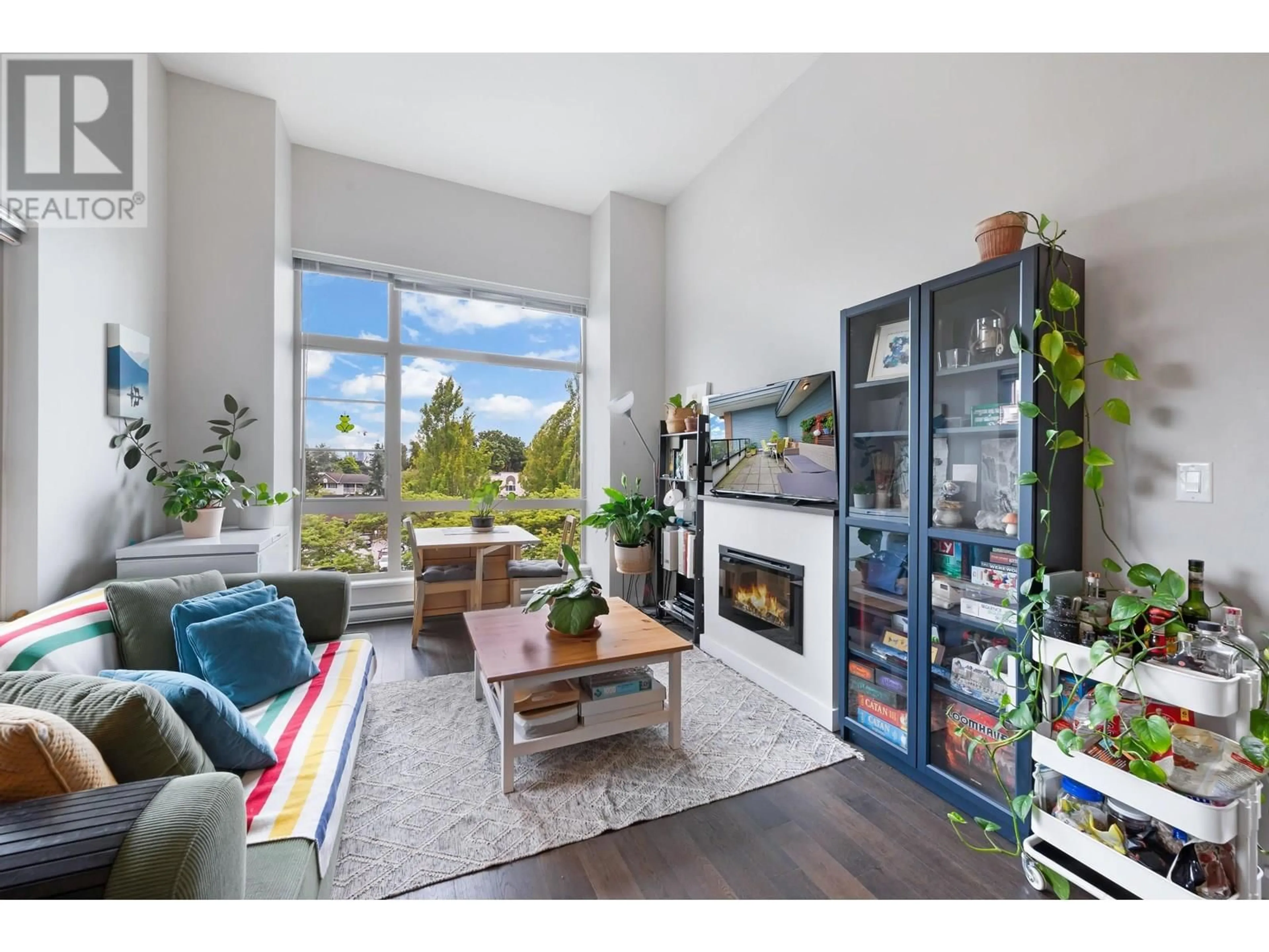 Living room with furniture, unknown for 416 - 1330 MARINE DRIVE, North Vancouver British Columbia V7P1T4