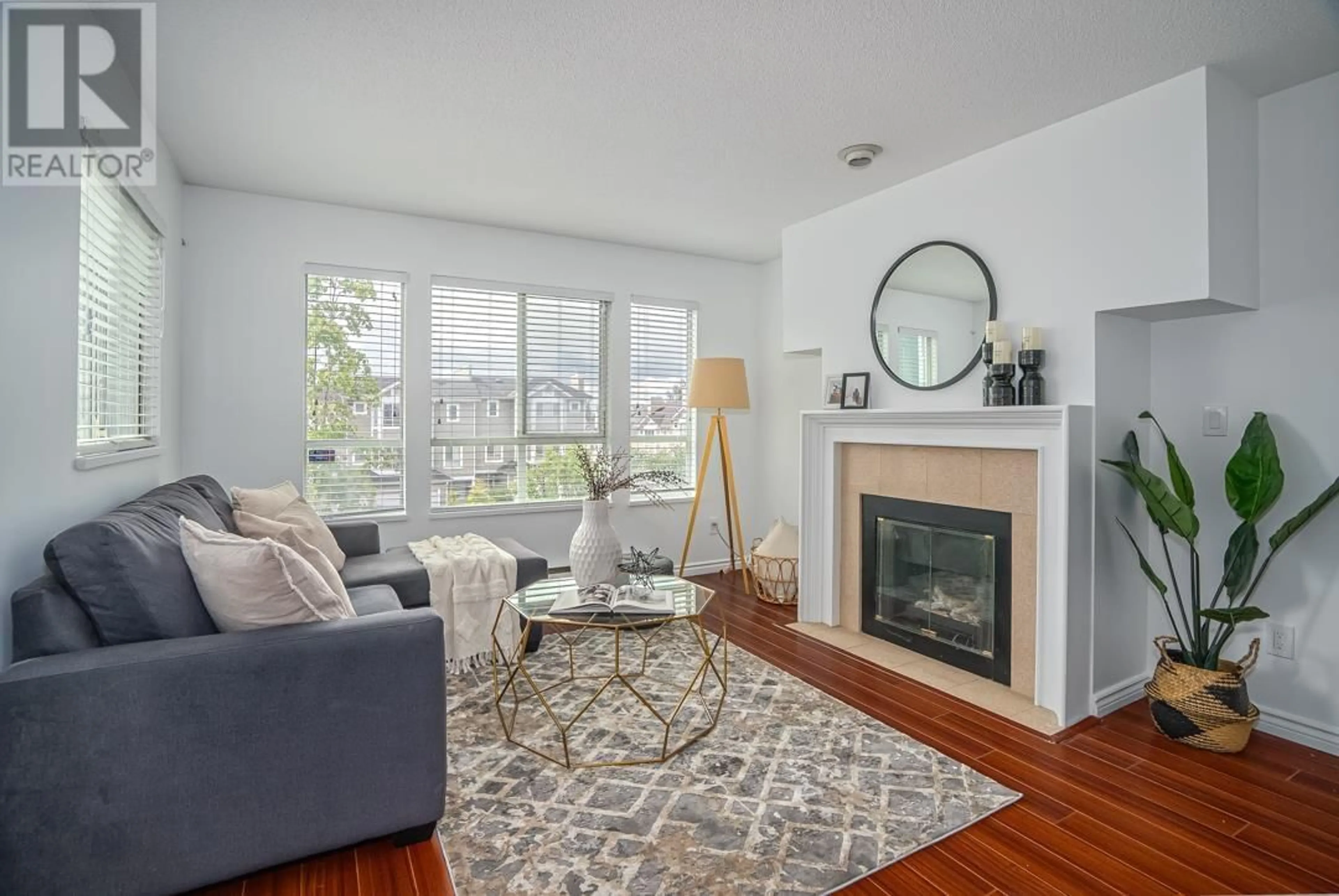 Living room with furniture, unknown for 18 - 2658 MORNINGSTAR CRESCENT, Vancouver British Columbia V5S4P4