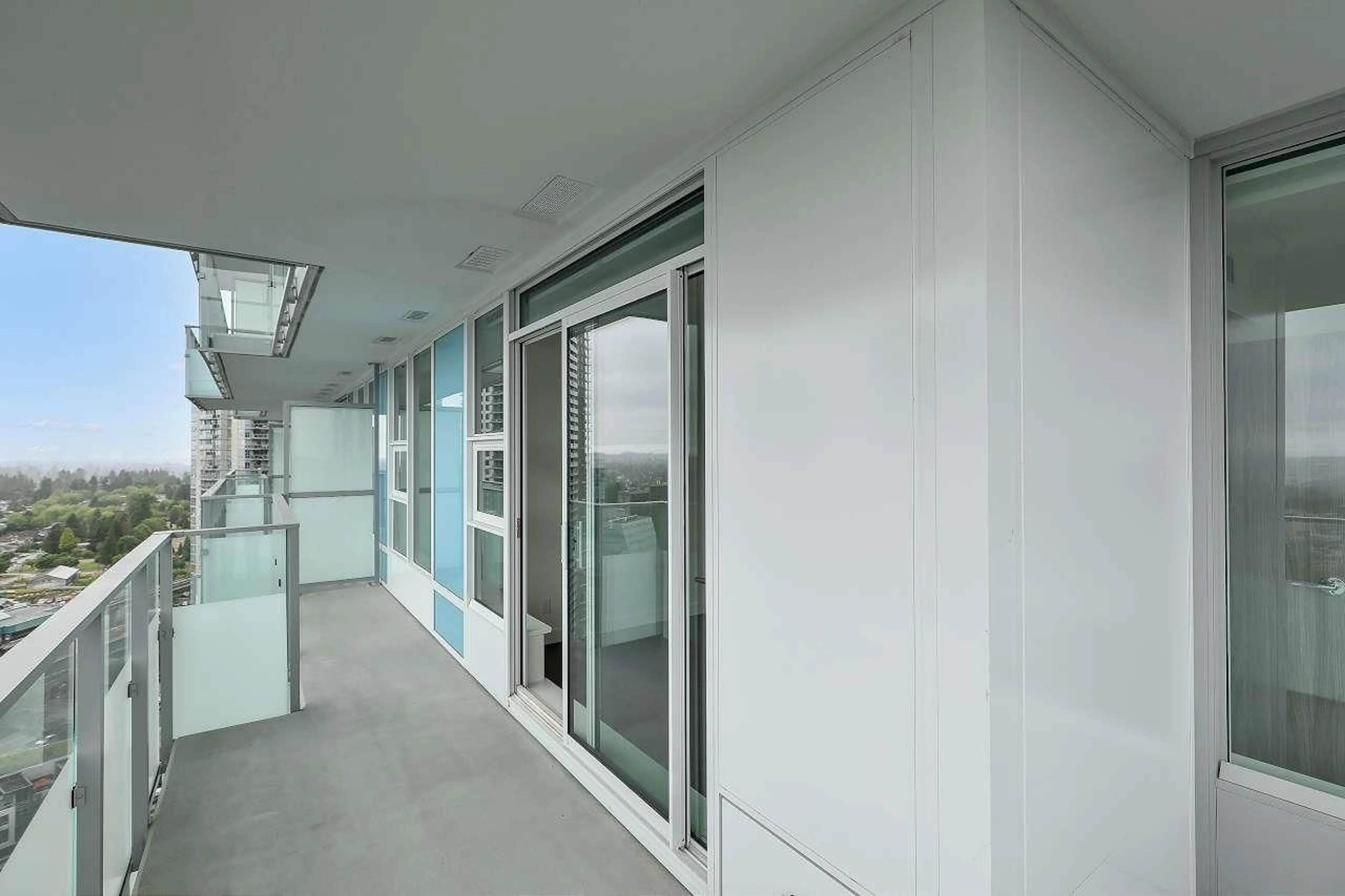 Indoor foyer for 2605 - 13768 100, Surrey British Columbia V3T0V2