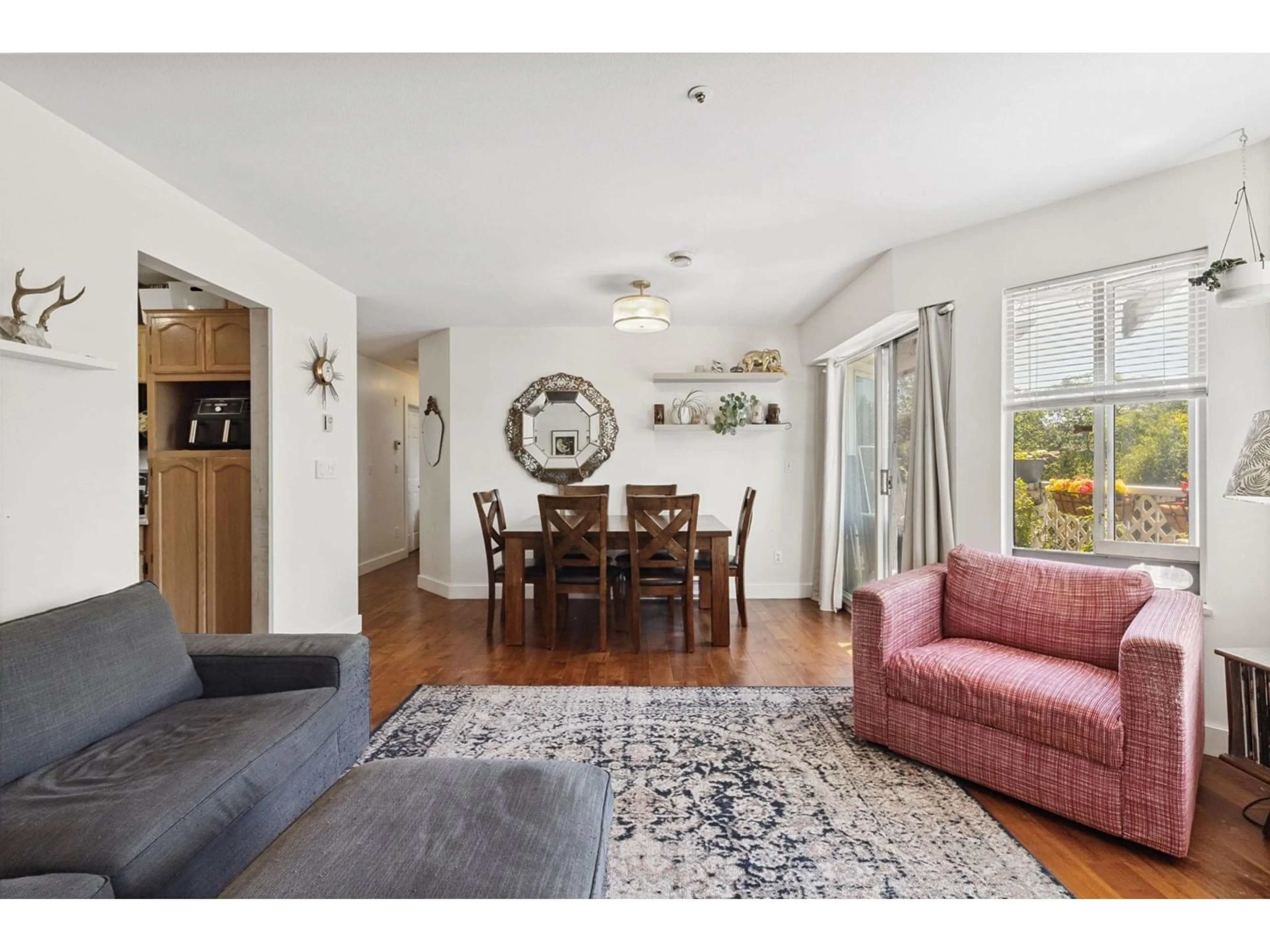 Living room with furniture, wood/laminate floor for 302 - 20064 56, Langley British Columbia V3A3Y4