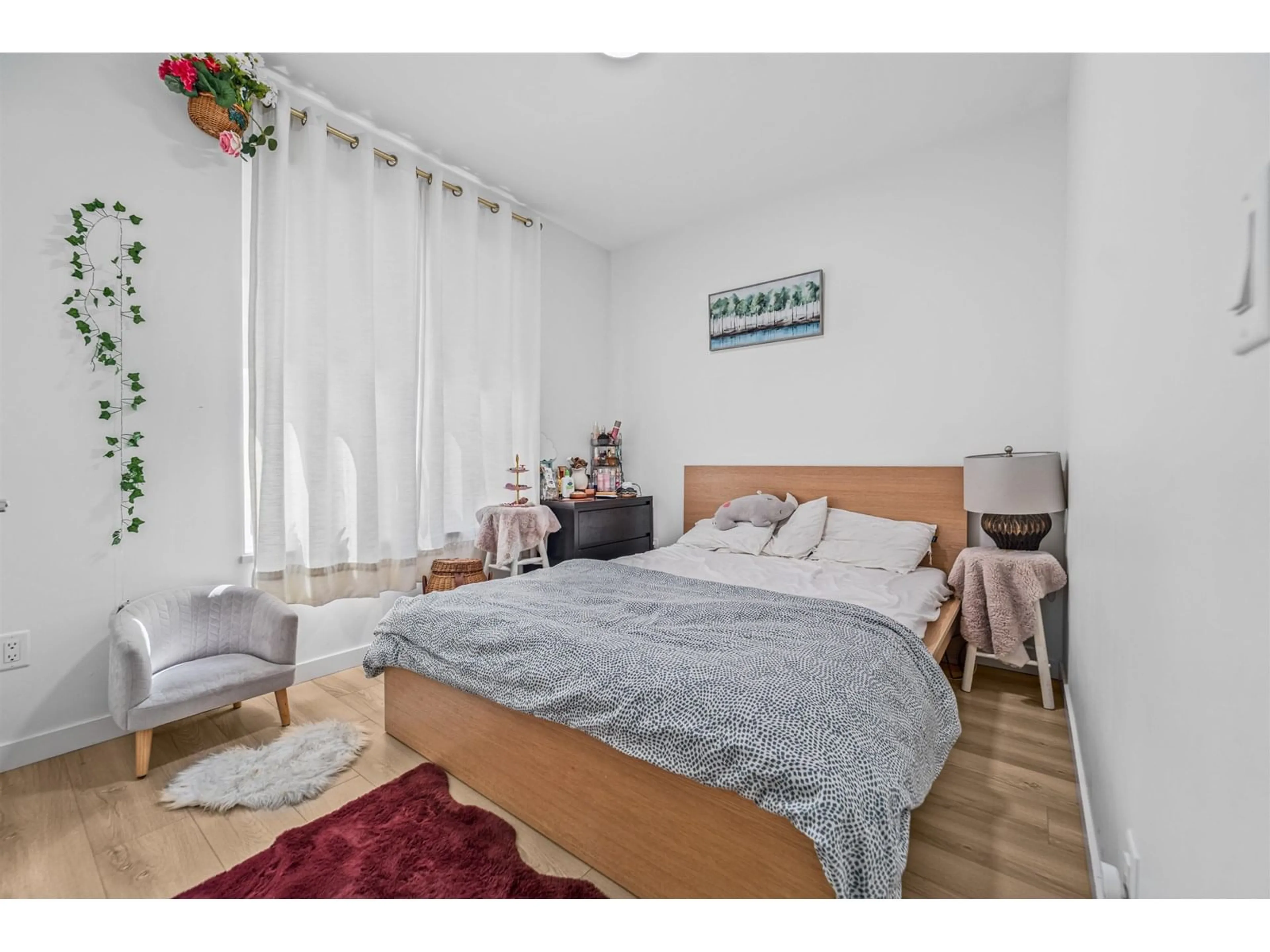 Bedroom with bed, wood/laminate floor for 109 - 5420 208, Langley British Columbia V3A2J9