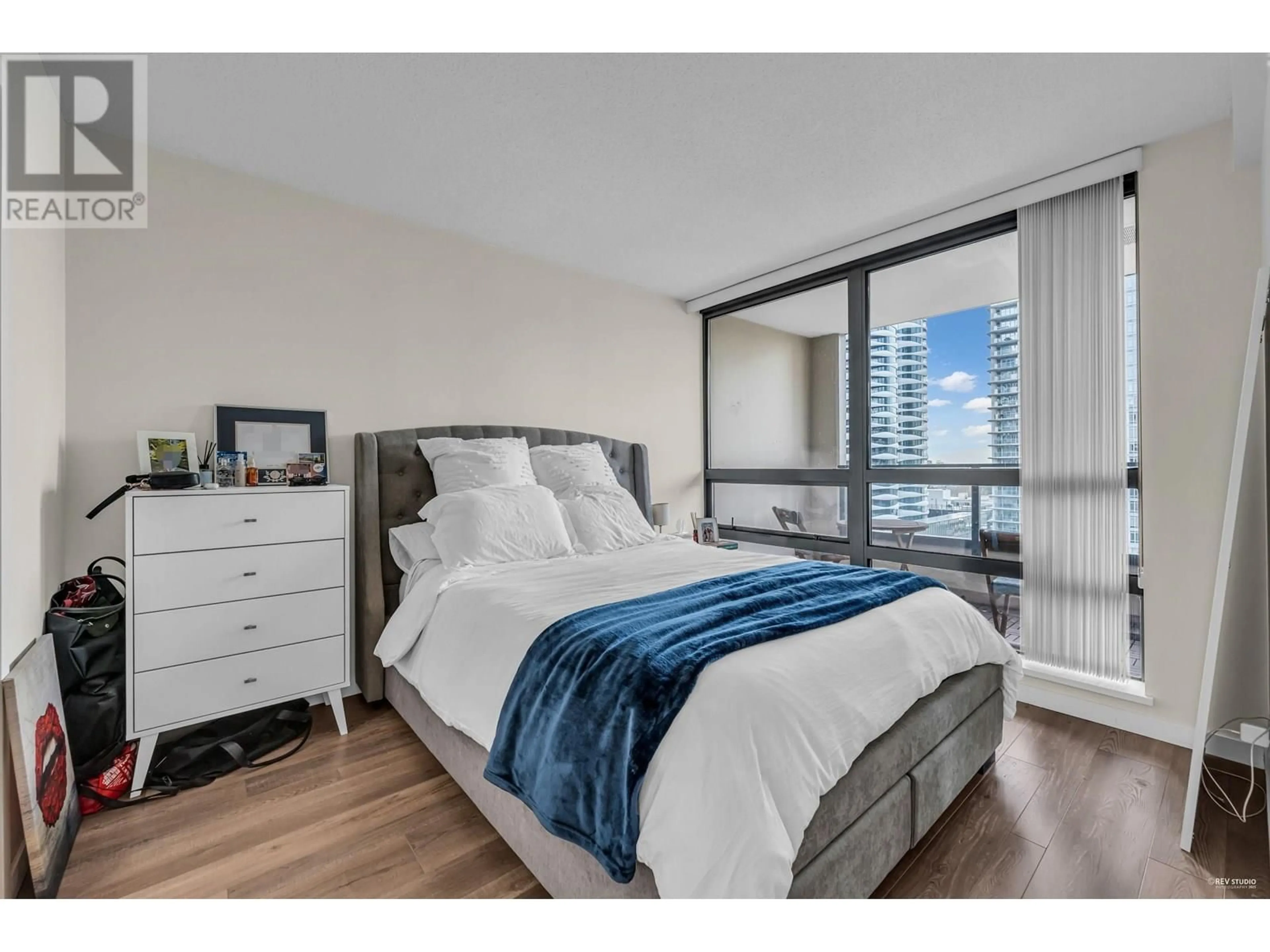 Bedroom with bed, wood/laminate floor for 1609 - 938 SMITHE STREET, Vancouver British Columbia V6Z3H8