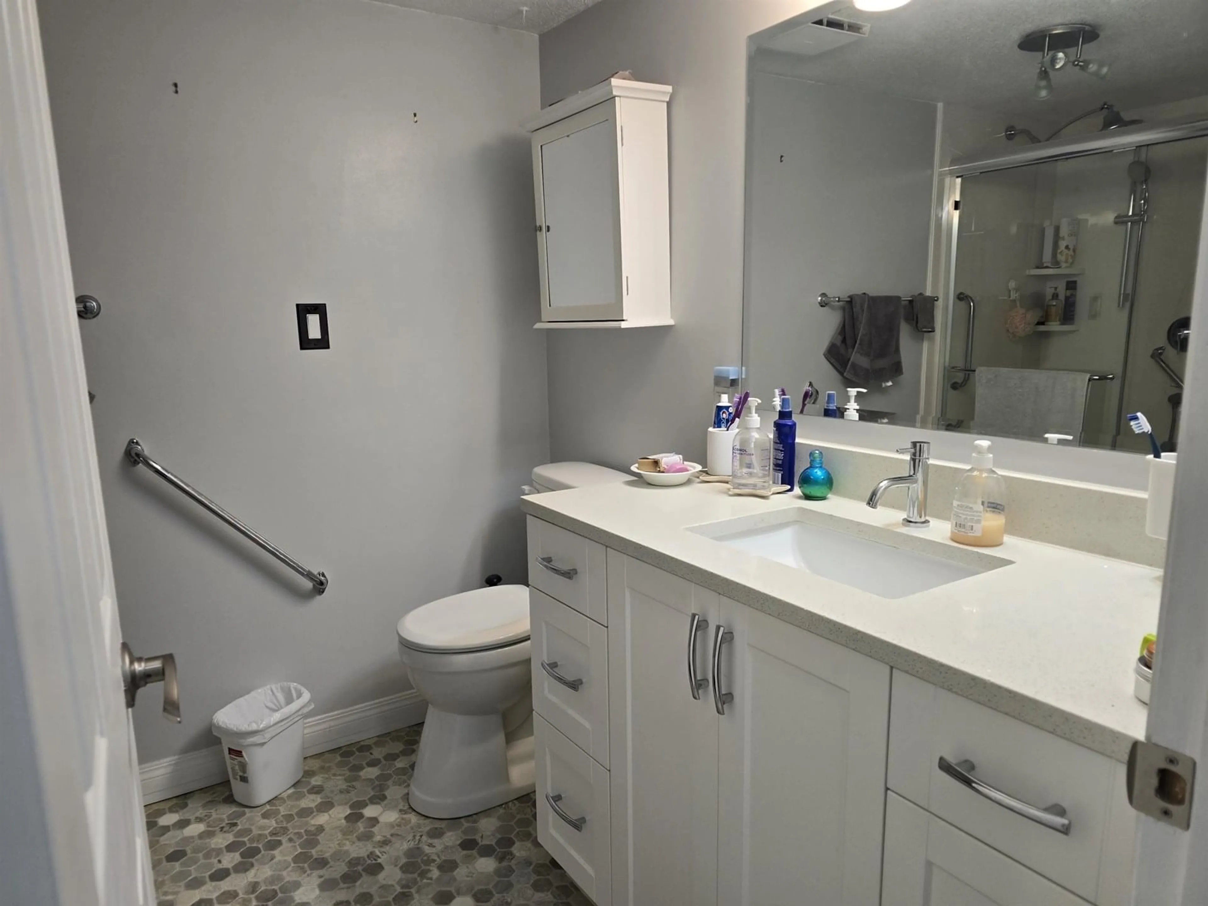 Standard bathroom, unknown for 234 - 2279 MCCALLUM, Abbotsford British Columbia V2S3N7