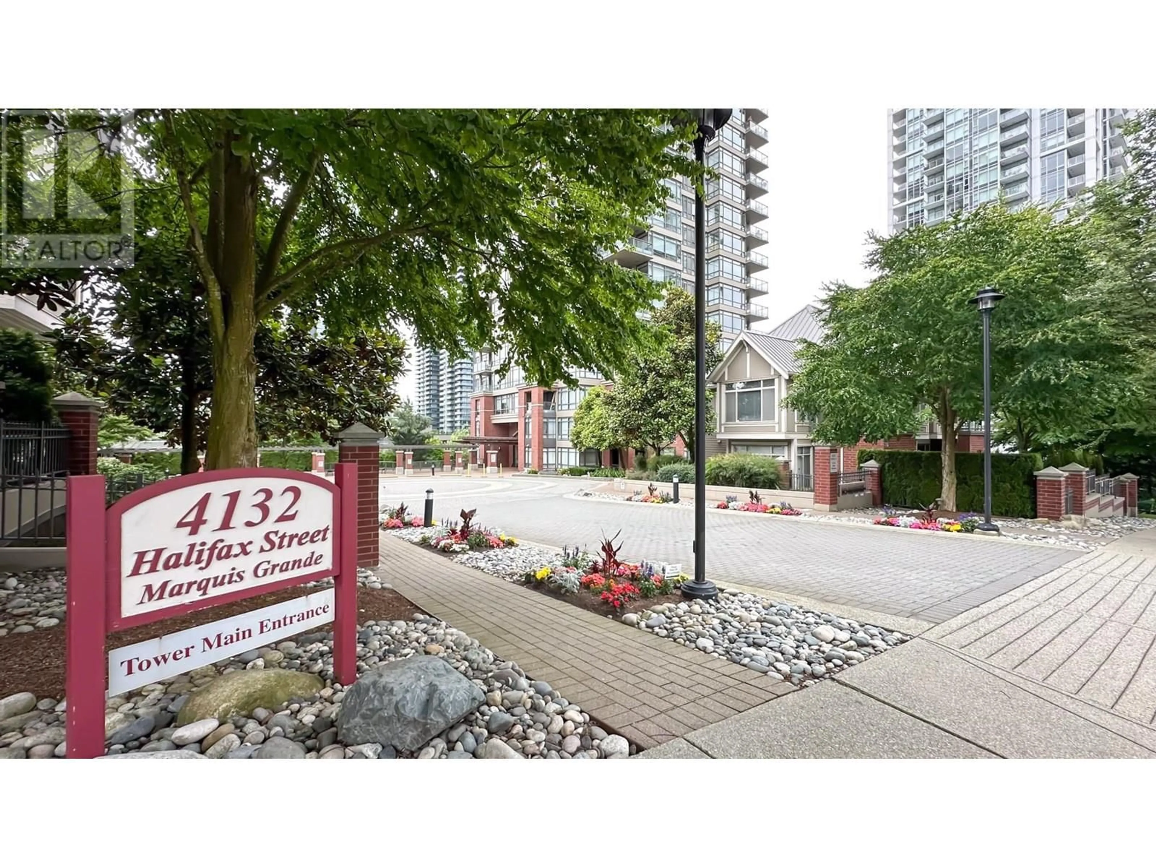 Indoor foyer for 908 - 4132 HALIFAX STREET, Burnaby British Columbia V5C6V1