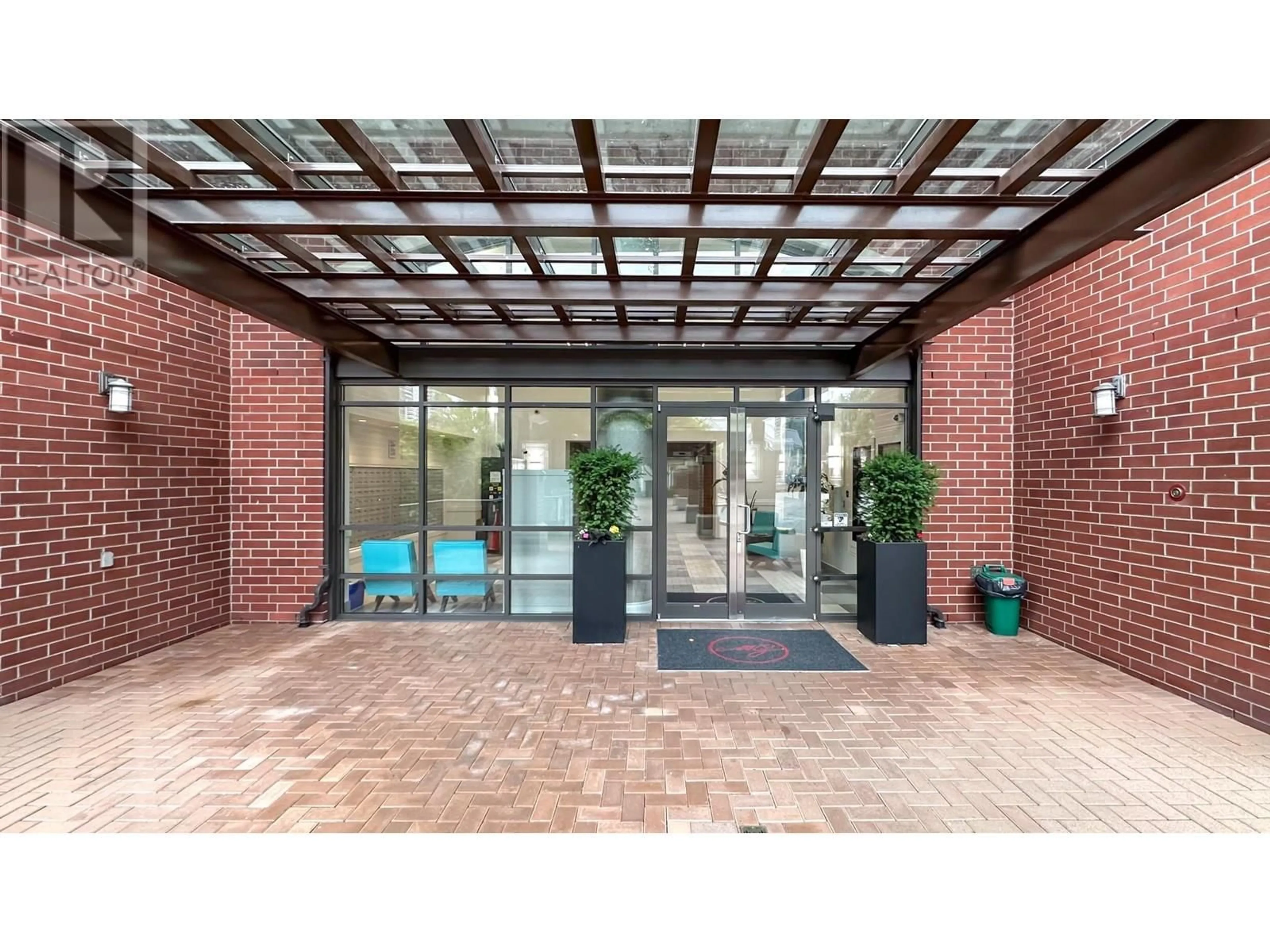 Indoor foyer for 908 - 4132 HALIFAX STREET, Burnaby British Columbia V5C6V1
