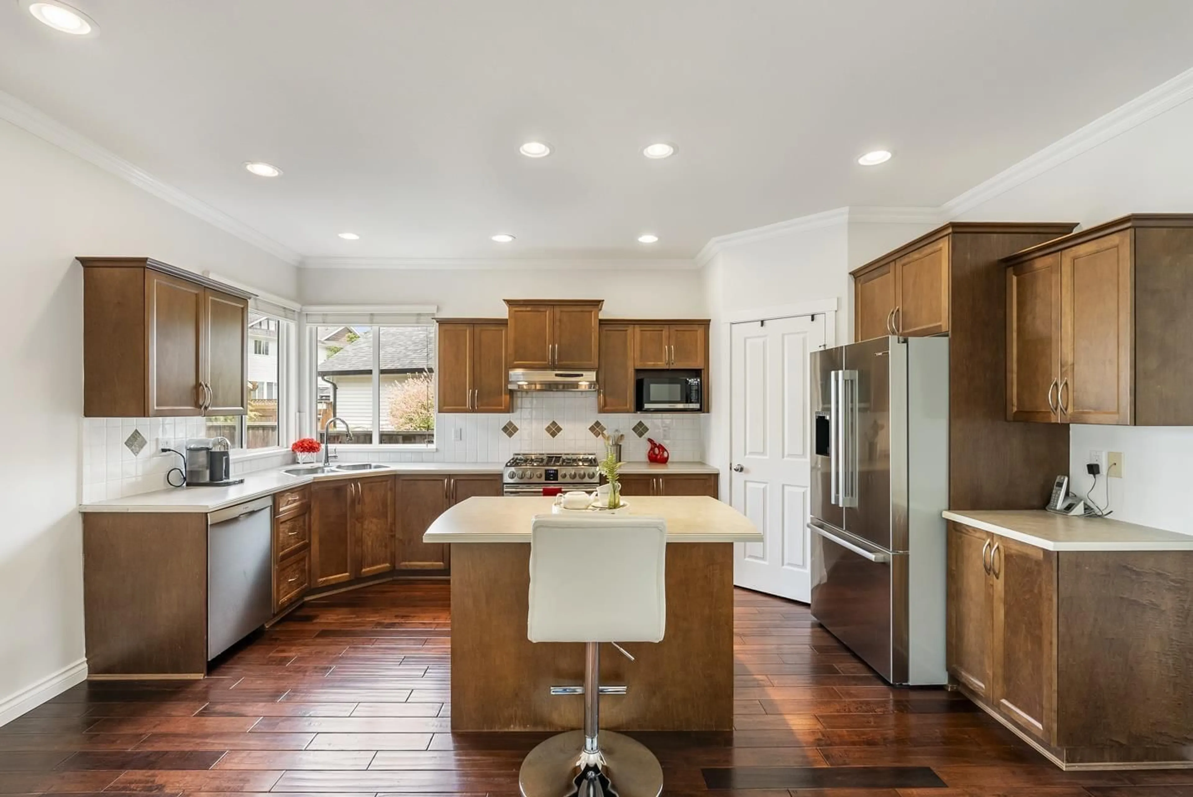 Open concept kitchen, ceramic/tile floor for 5849 148A, Surrey British Columbia V3S0R4