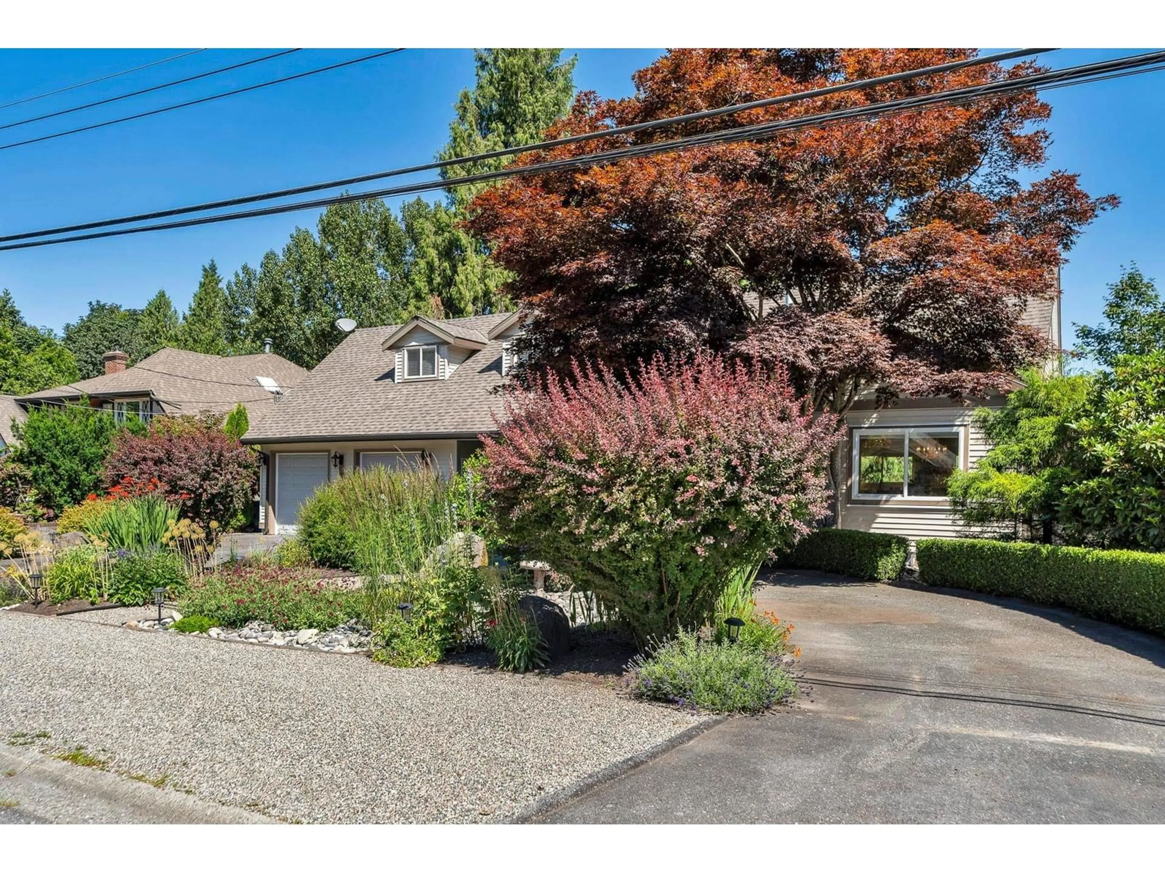 A pic from outside/outdoor area/front of a property/back of a property/a pic from drone, street for 34951 ORCHARD, Abbotsford British Columbia V3G2B4
