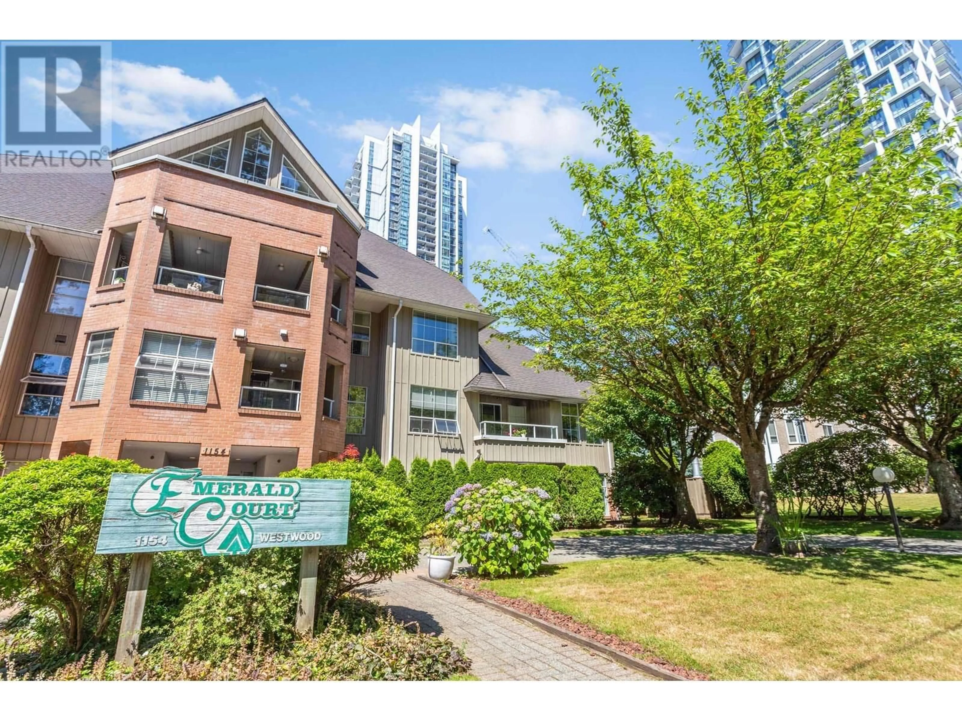 Indoor foyer for 402 - 1154 WESTWOOD STREET, Coquitlam British Columbia V3B7J1