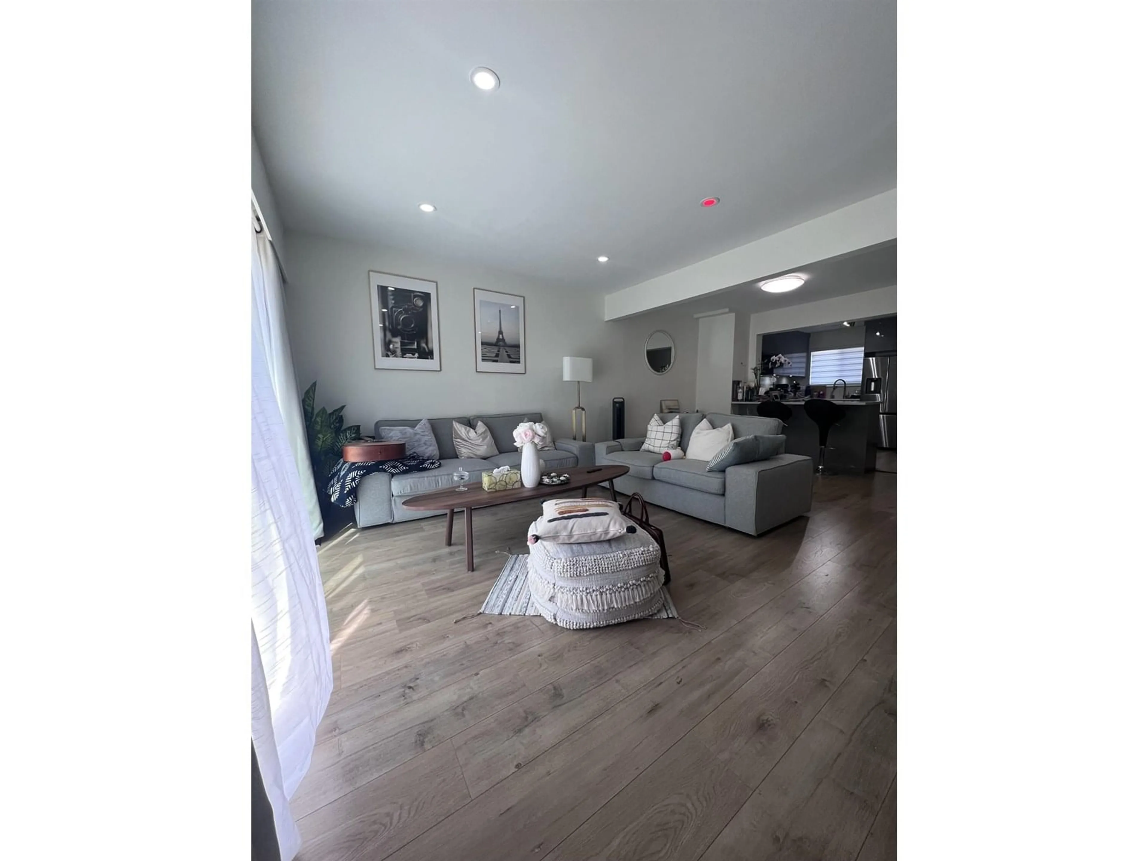 A pic of a room for 10 - 10736 GUILDFORD, Surrey British Columbia V3R1W6