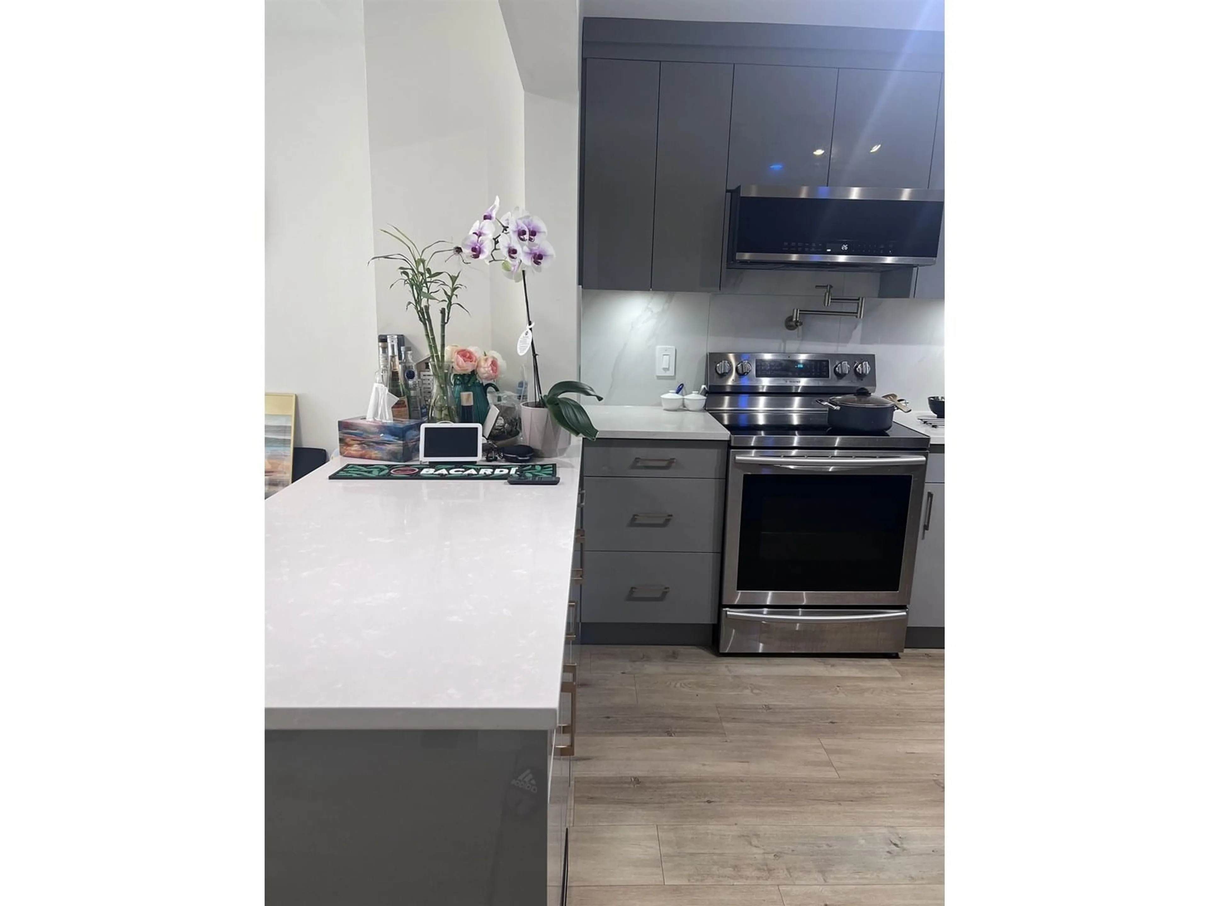 Open concept kitchen, unknown for 10 - 10736 GUILDFORD, Surrey British Columbia V3R1W6