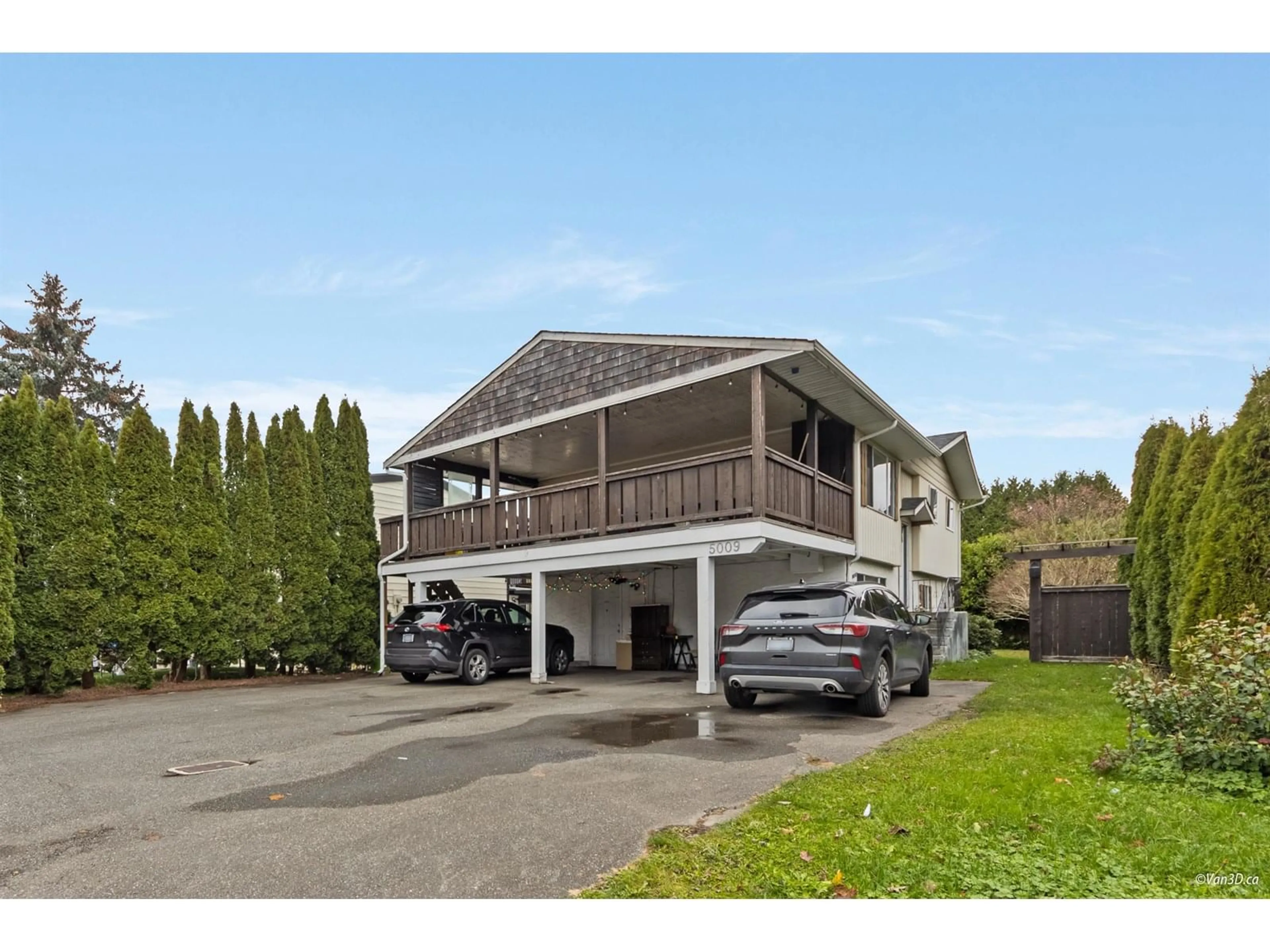 Indoor garage for 5009 208, Langley British Columbia V3A7A2
