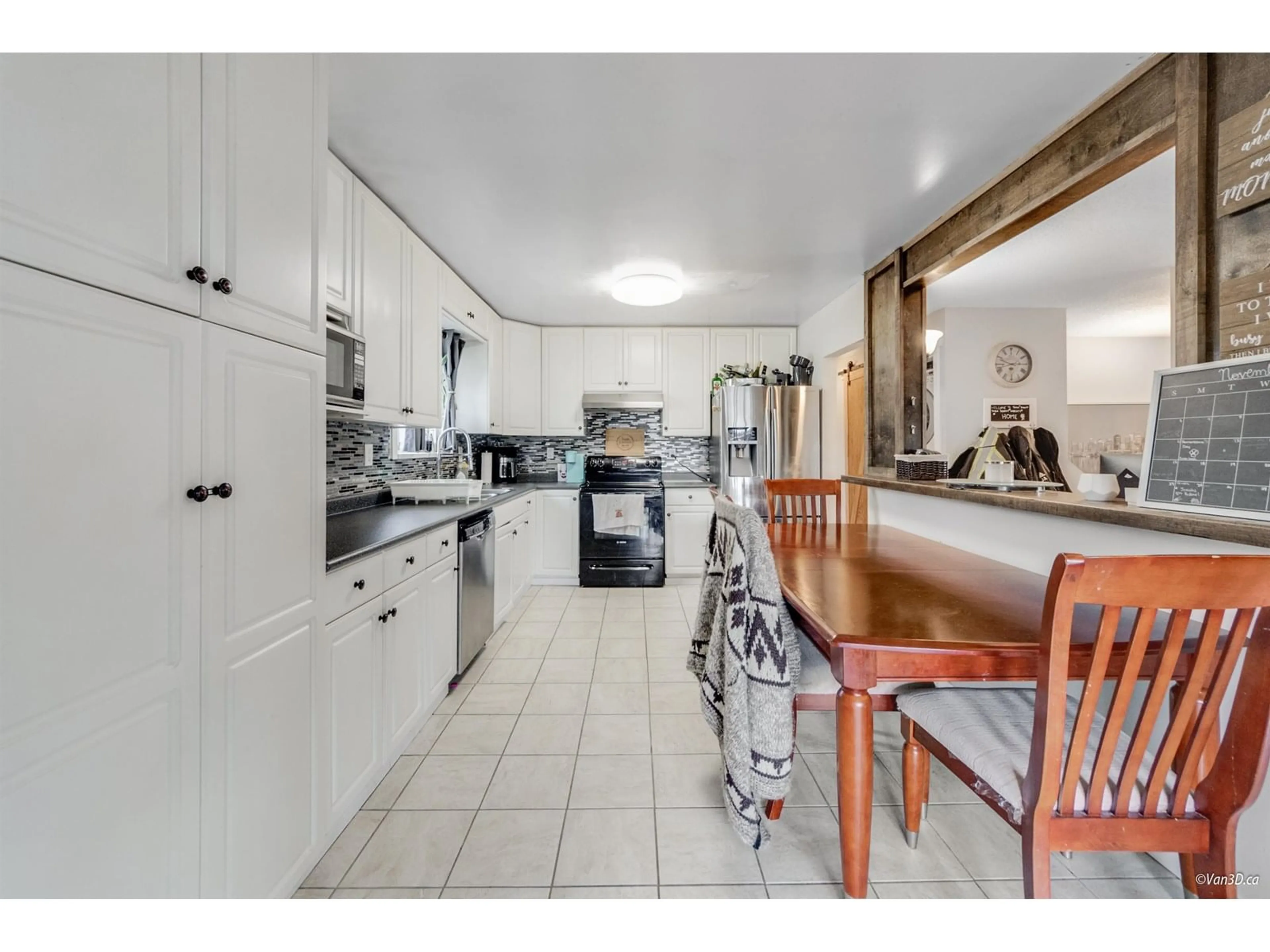 Open concept kitchen, ceramic/tile floor for 5009 208, Langley British Columbia V3A7A2