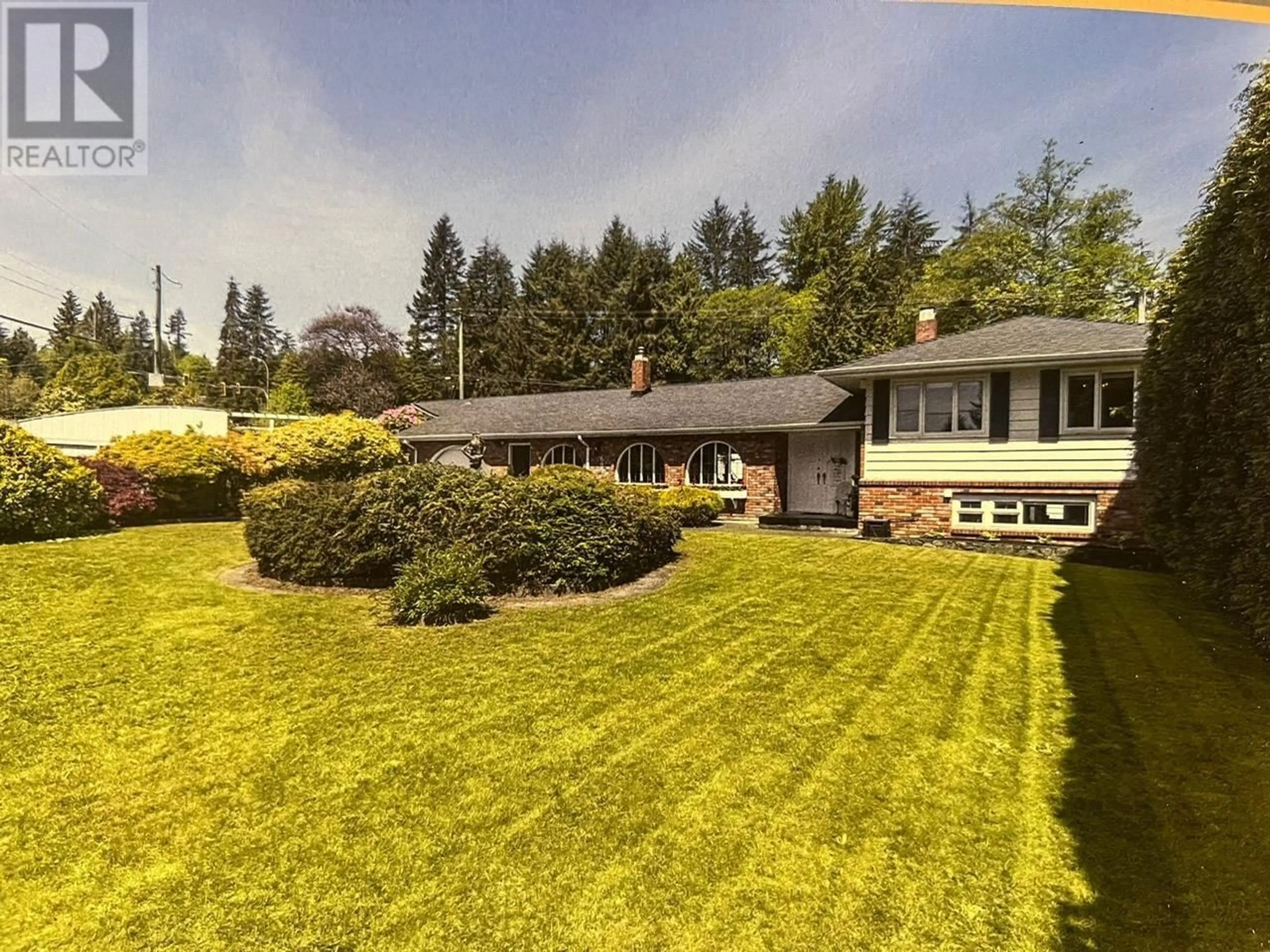 A pic from outside/outdoor area/front of a property/back of a property/a pic from drone, unknown for 695 BURLEY DRIVE, West Vancouver British Columbia V7T1Z3