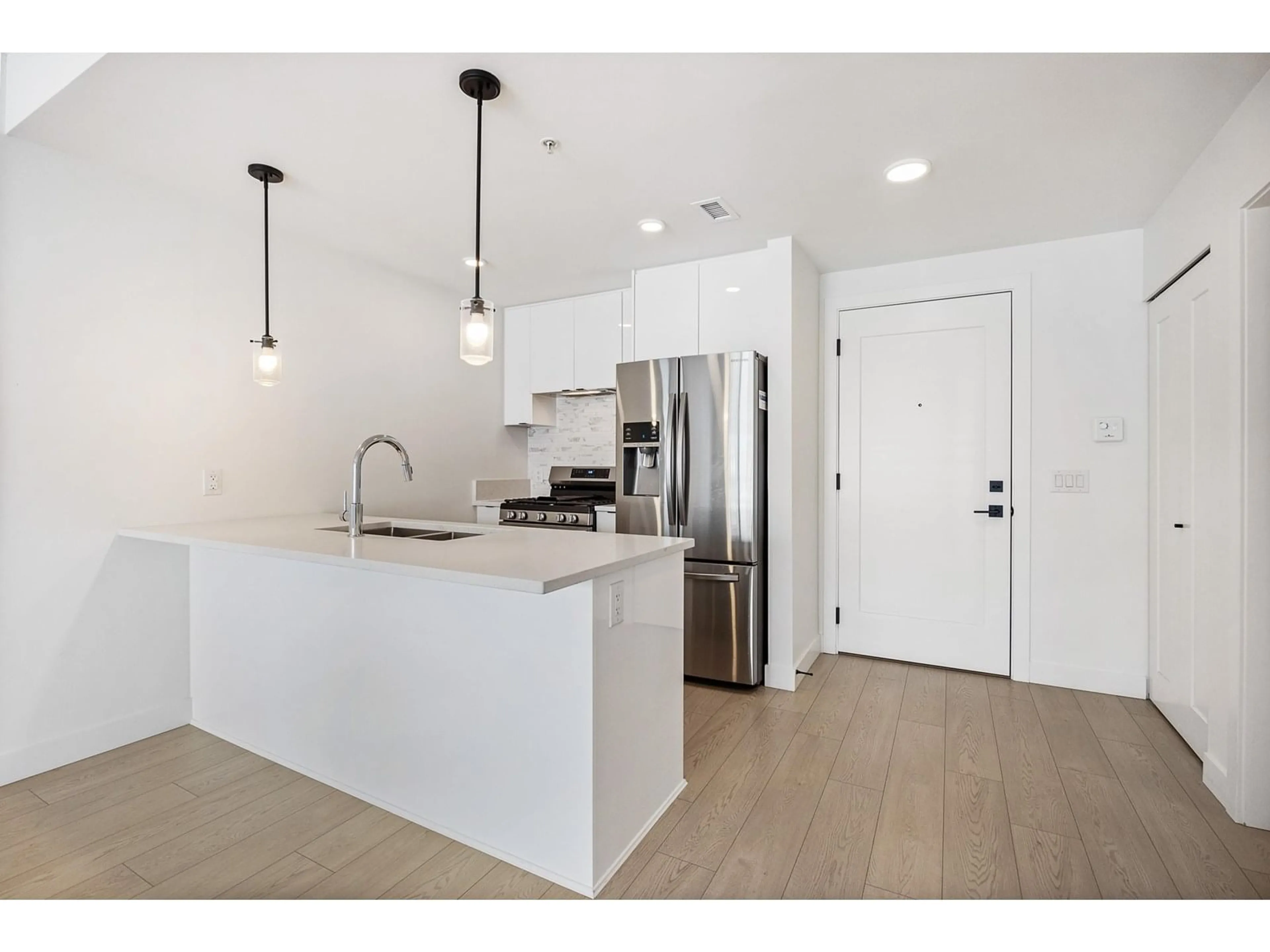 Open concept kitchen, unknown for 307 - 19945 BRYDON, Langley British Columbia V3A0P4