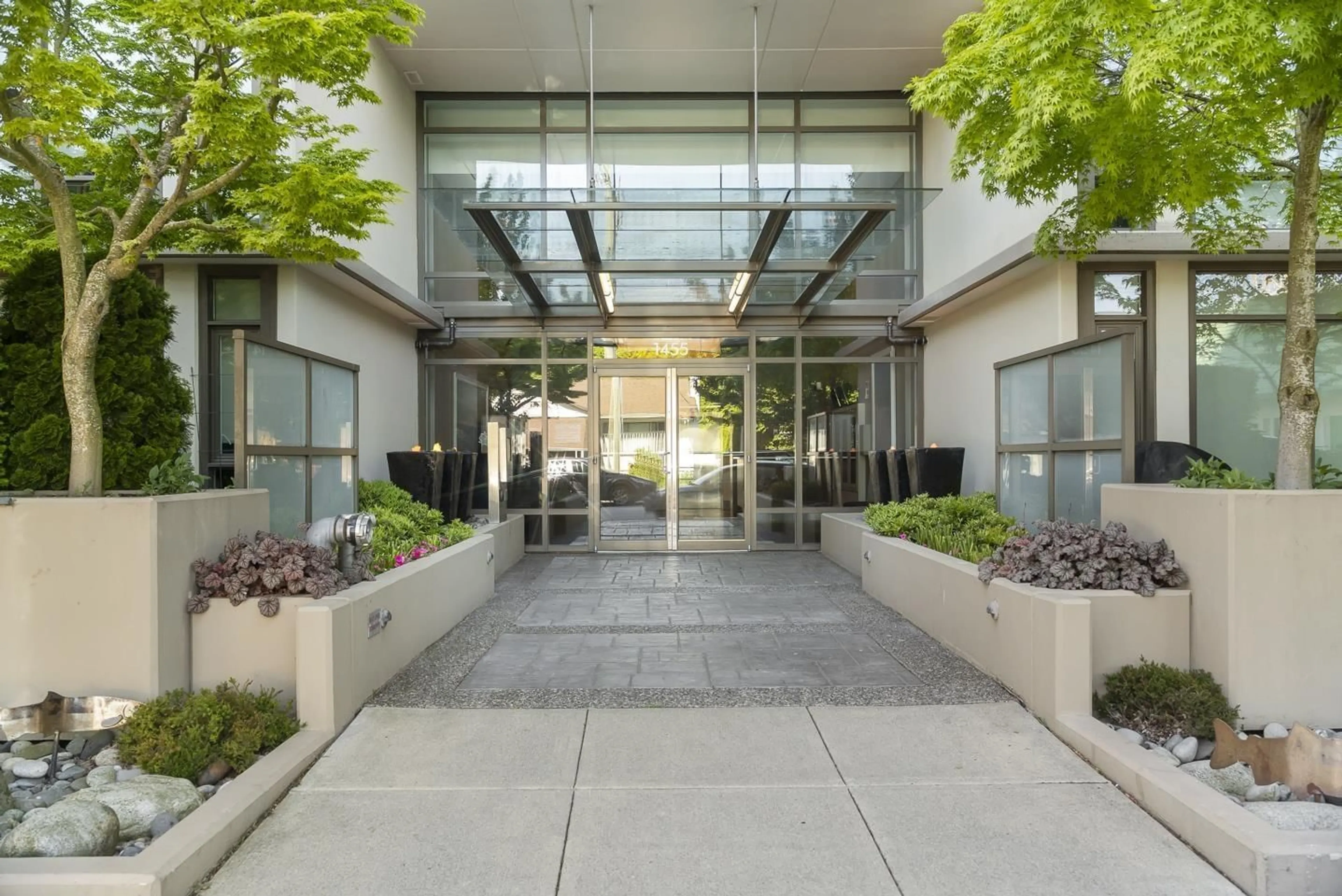Indoor foyer for 703 - 1455 GEORGE, White Rock British Columbia V4B0A9