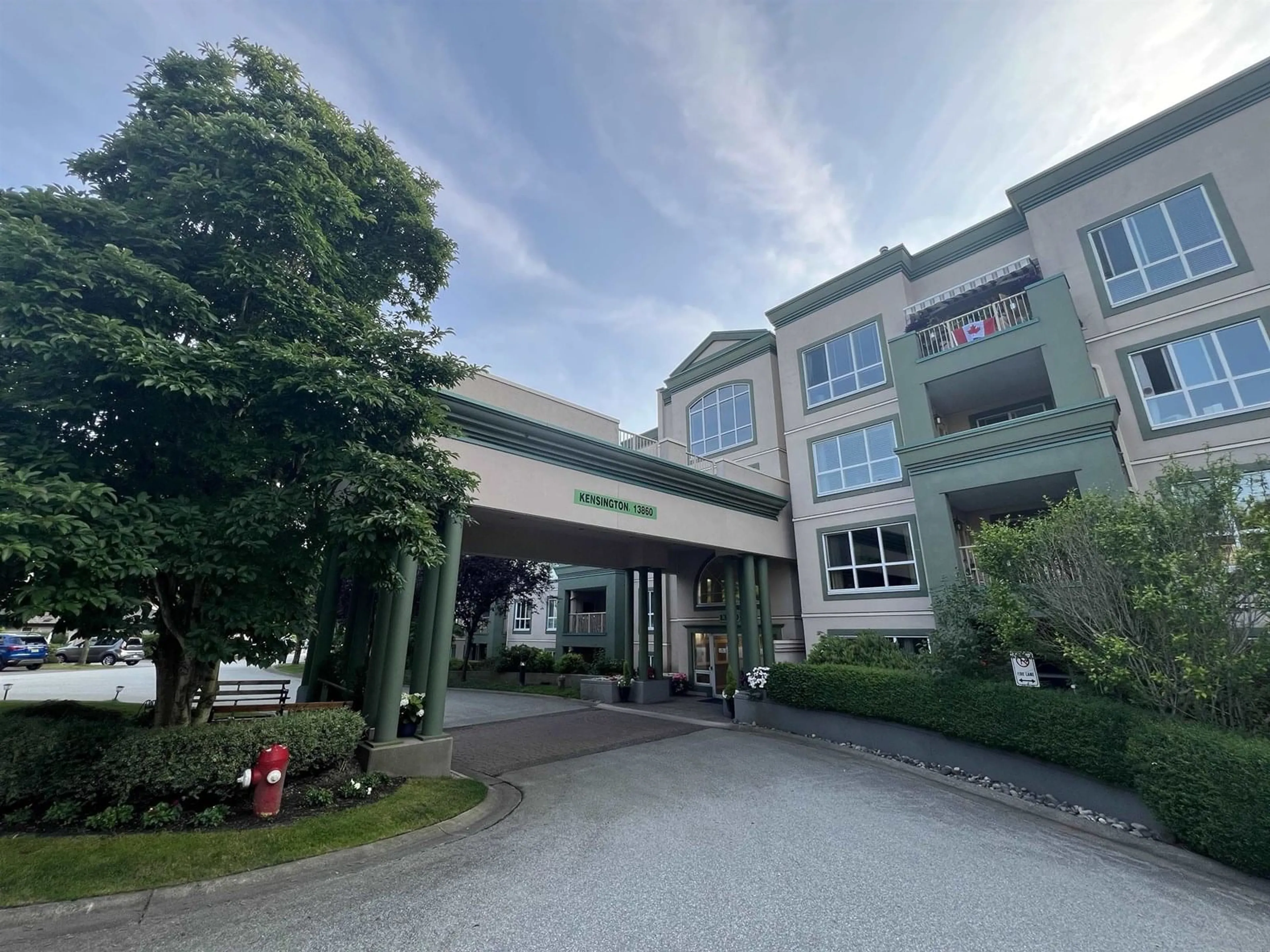 Indoor foyer for 409 - 13860 70, Surrey British Columbia V3W0S1