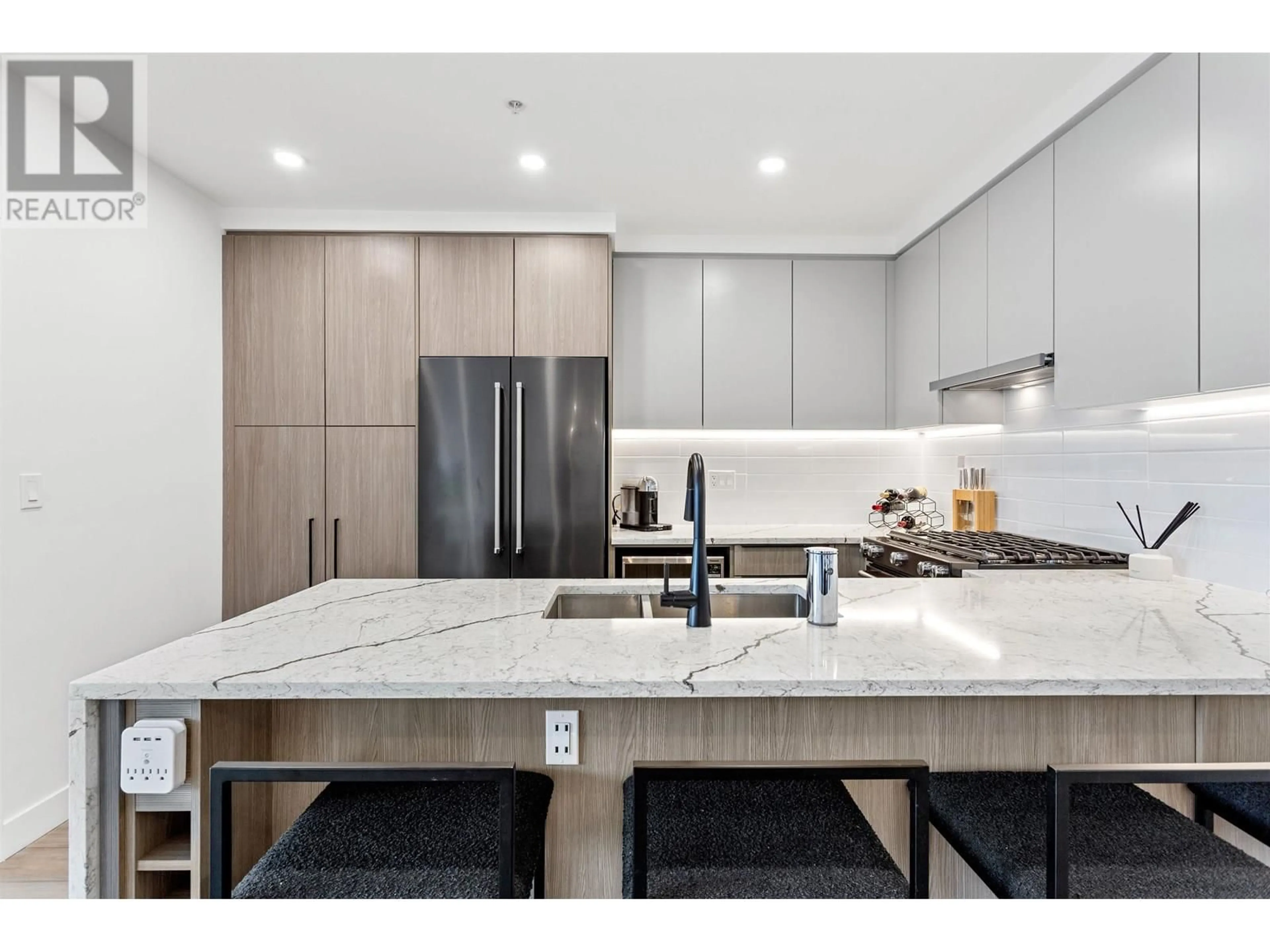 Open concept kitchen, unknown for 201 - 2408 GRANT STREET, Vancouver British Columbia V5K3G4