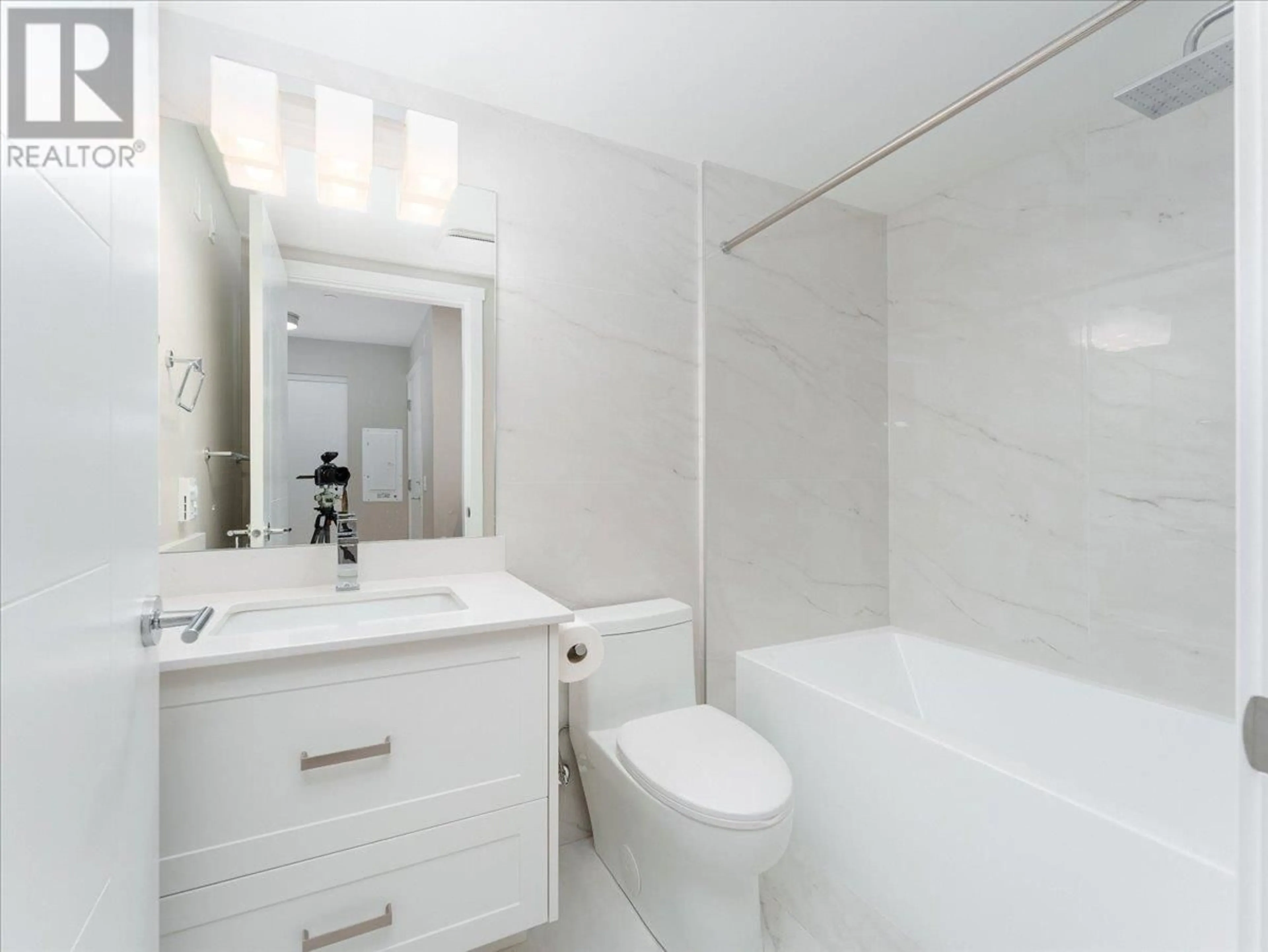 Standard bathroom, unknown for 314 - 22562 121 AVENUE, Maple Ridge British Columbia V2X3Y8