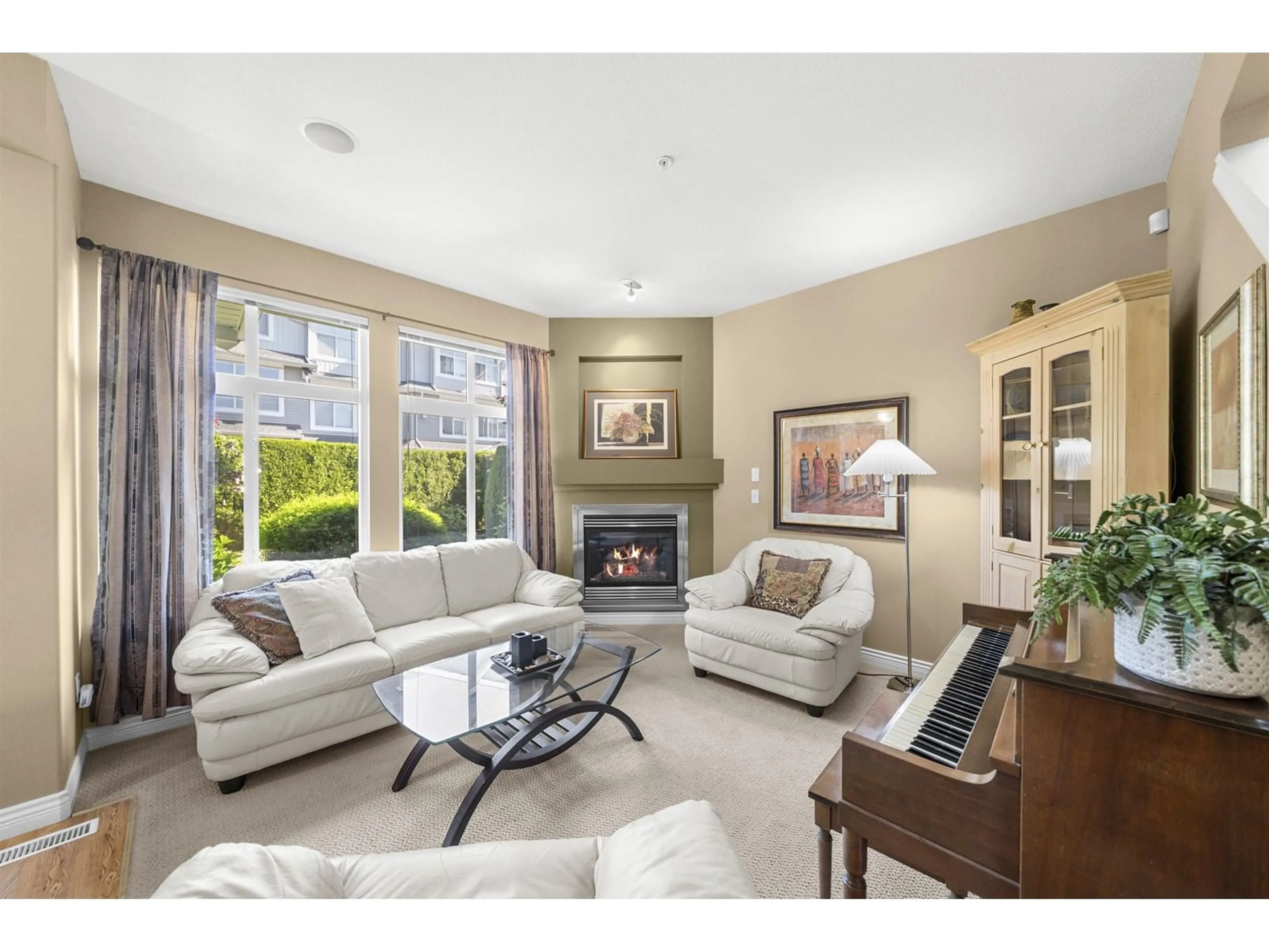 Living room with furniture, unknown for 117 - 20449 66, Langley British Columbia V2Y3C1