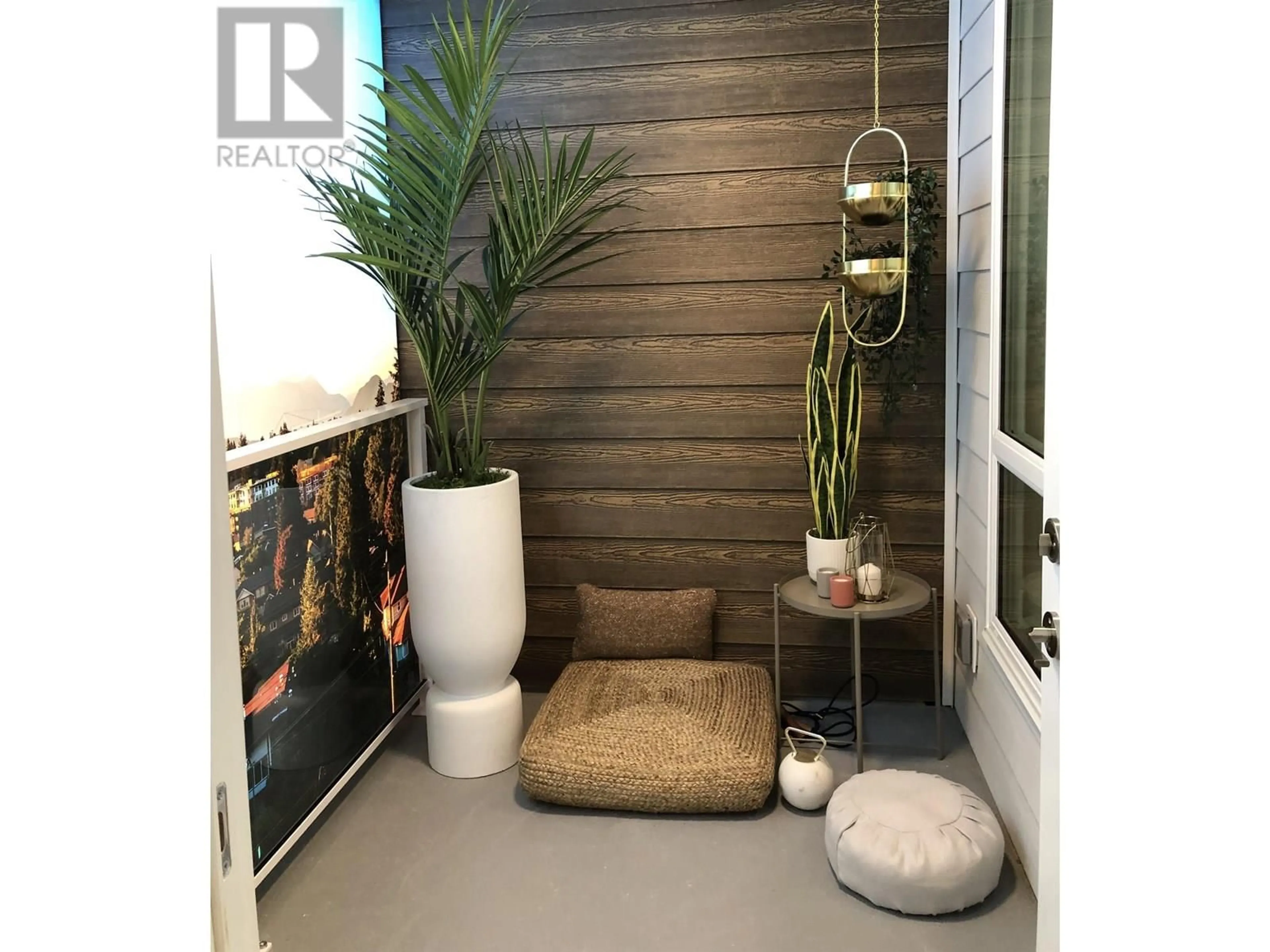 Indoor entryway for 607 - 723 GROVER AVENUE, Coquitlam British Columbia V3J4G2