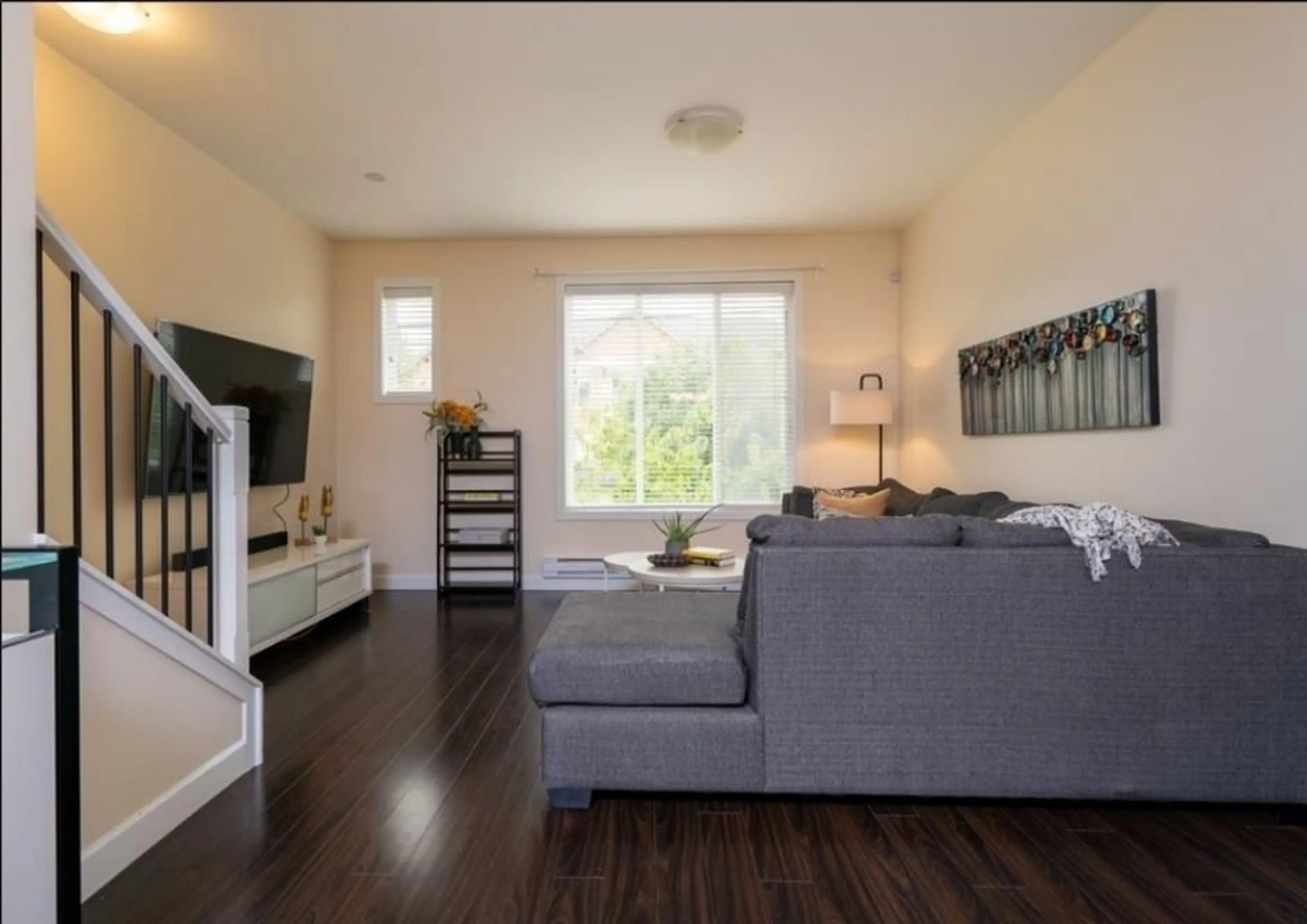 Living room with furniture, wood/laminate floor for 5 - 8713 158, Surrey British Columbia V4N1G9