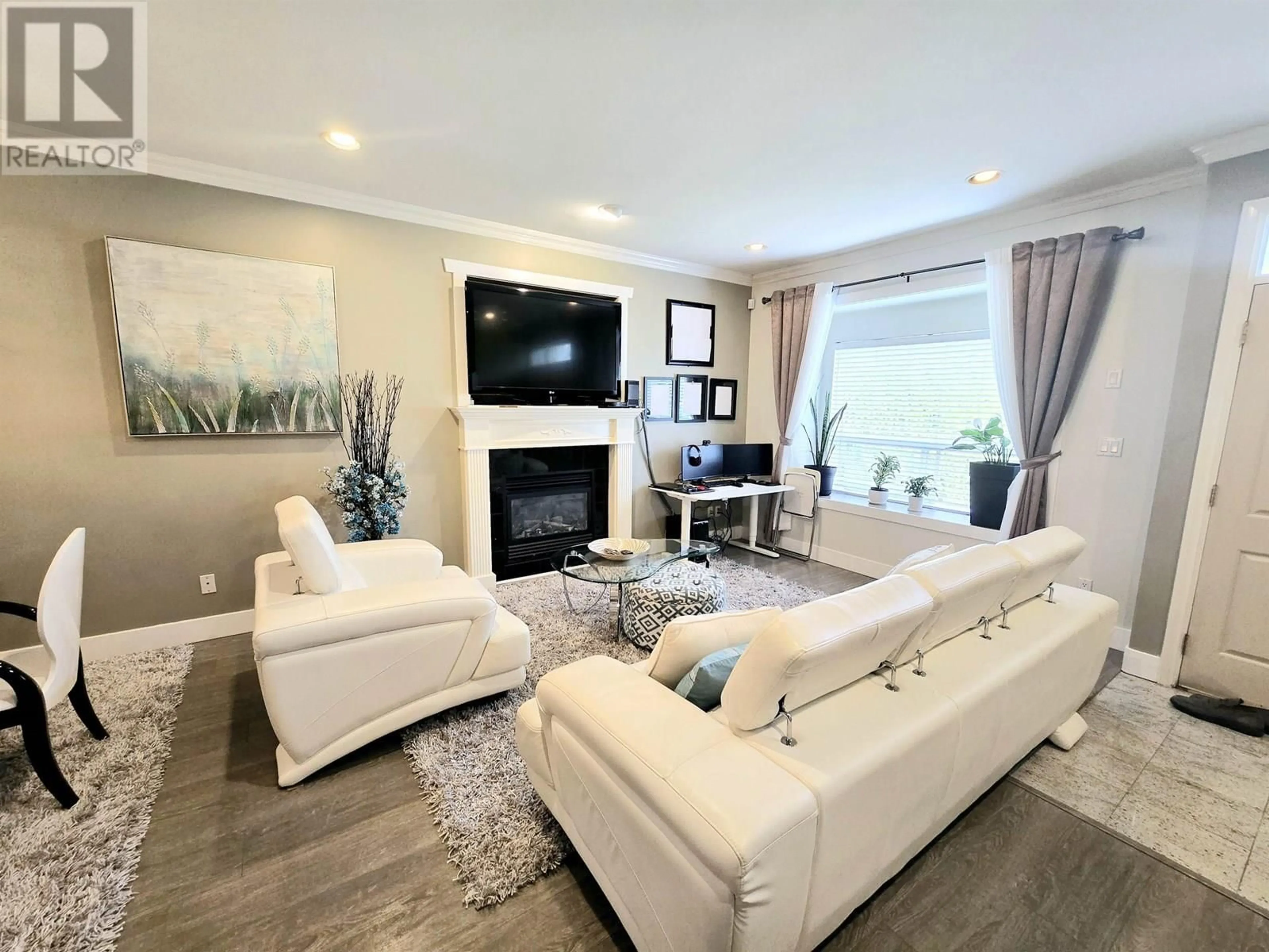 Living room with furniture, unknown for 6333 BURNS STREET, Burnaby British Columbia V5E1T3