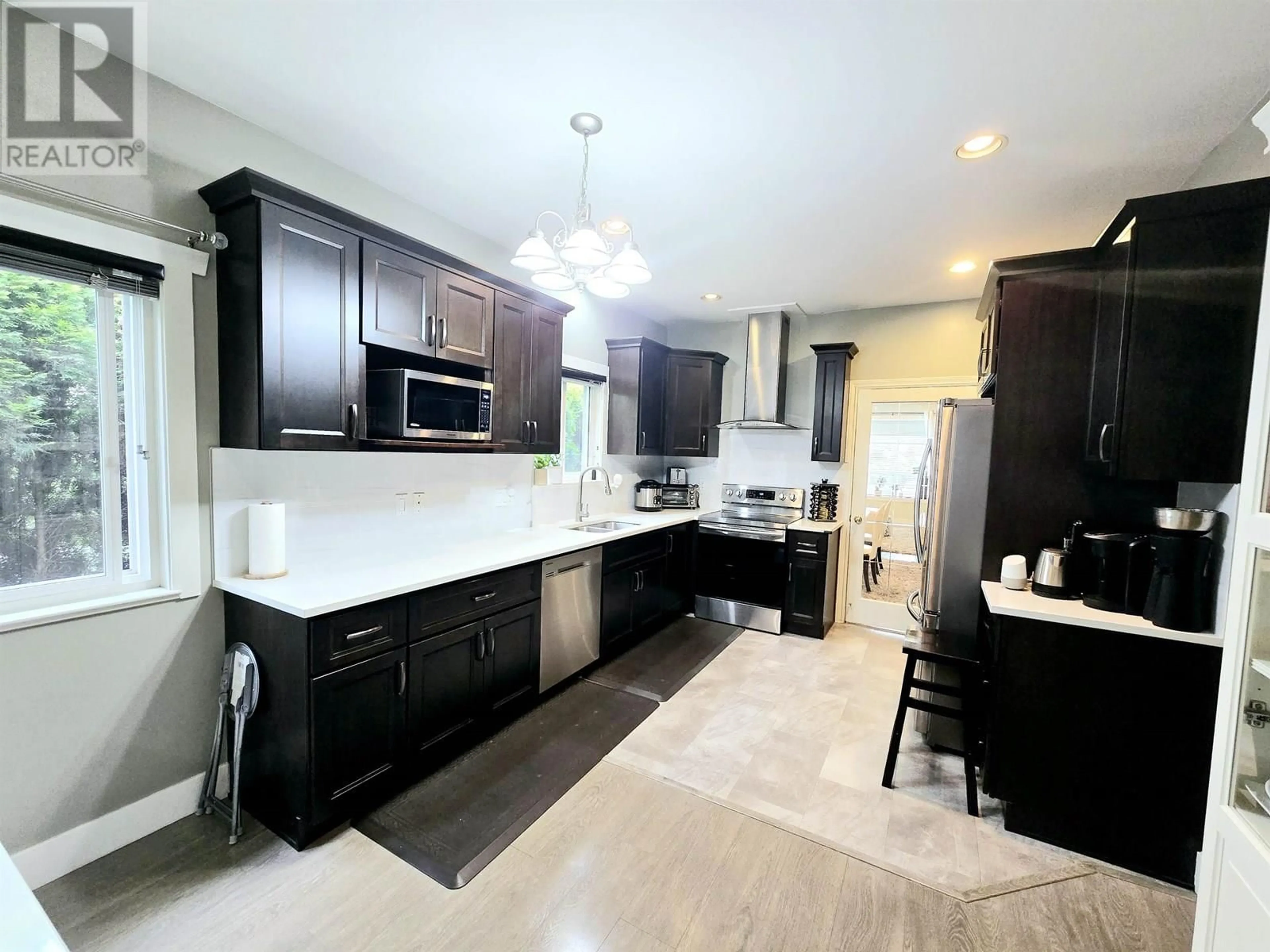 Open concept kitchen, ceramic/tile floor for 6333 BURNS STREET, Burnaby British Columbia V5E1T3