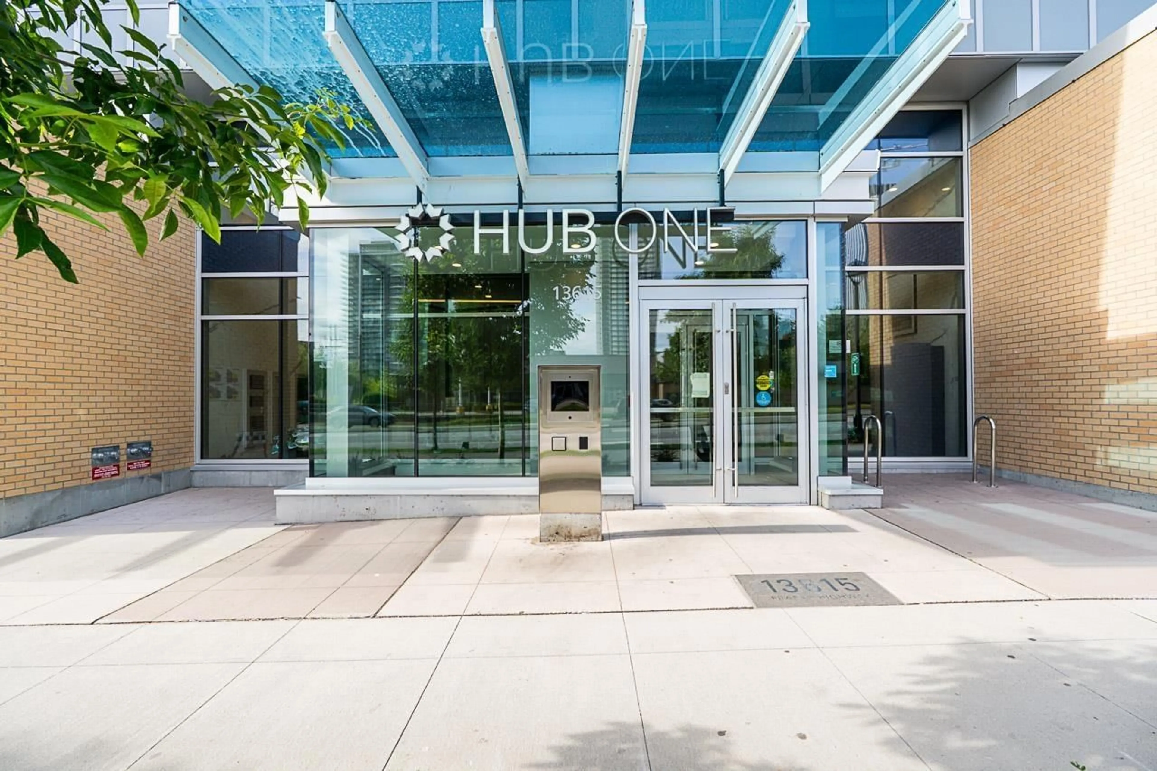 Indoor foyer for 302 - 13615 FRASER, Surrey British Columbia V3T0P7
