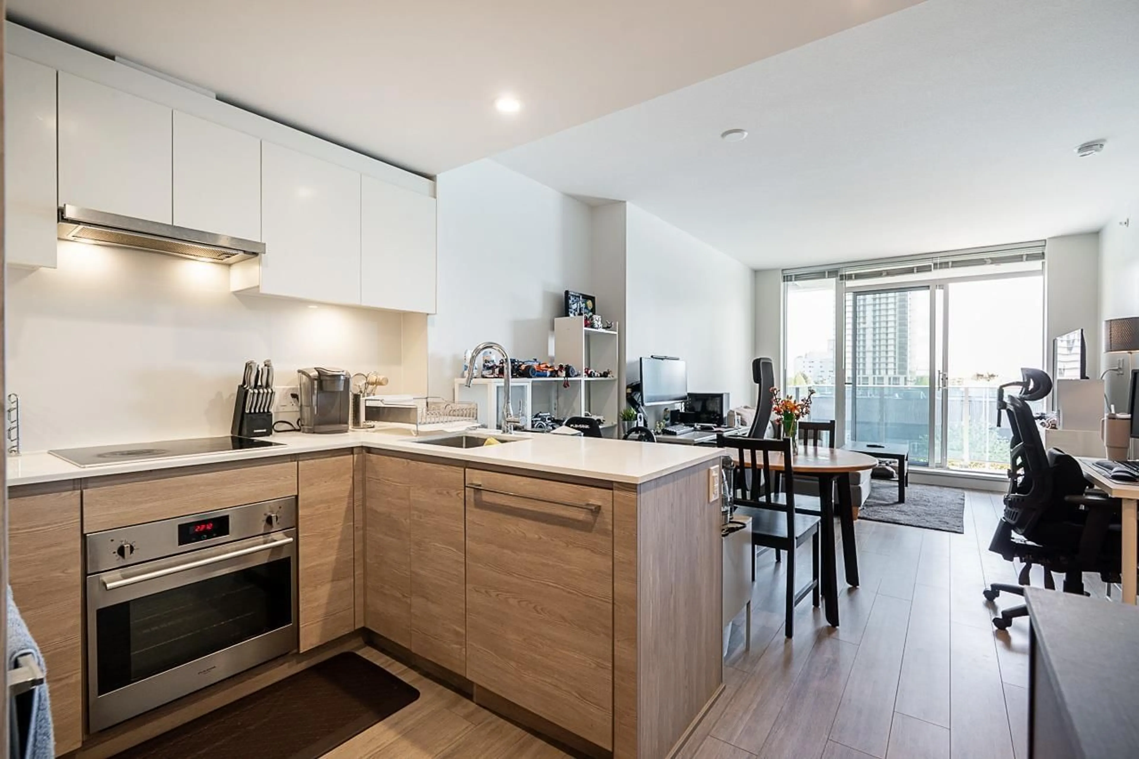 Standard kitchen, wood/laminate floor for 302 - 13615 FRASER, Surrey British Columbia V3T0P7