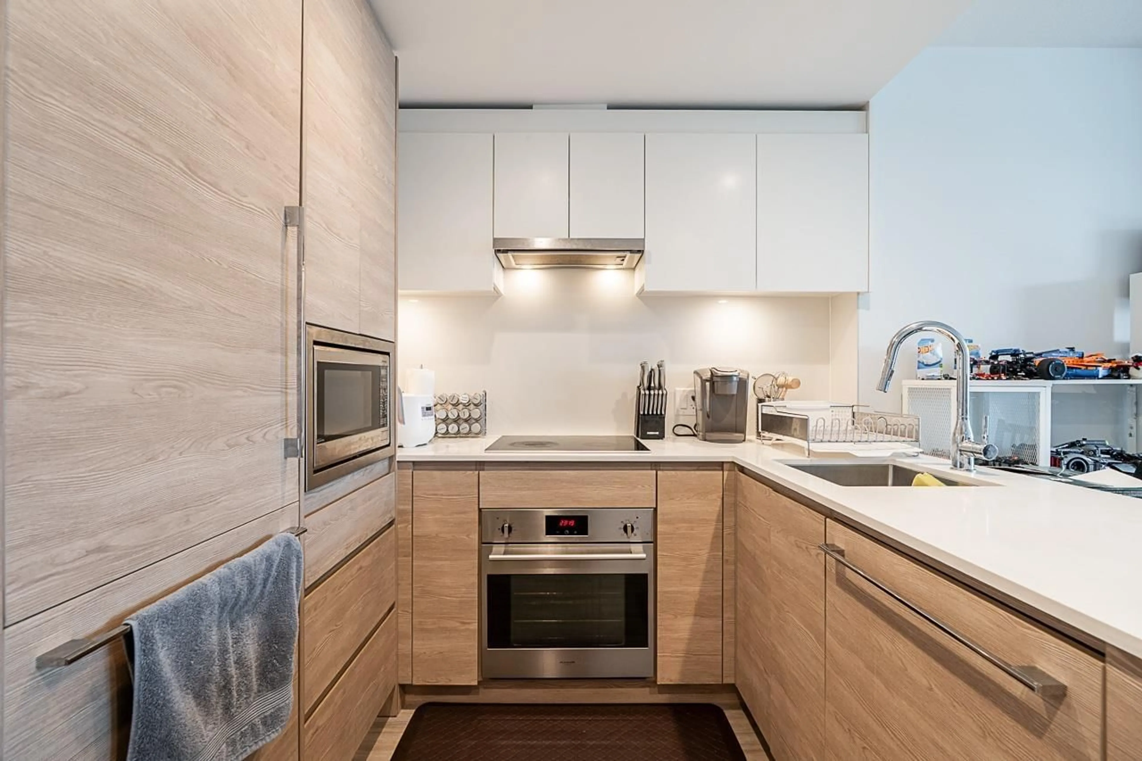 Standard kitchen, wood/laminate floor for 302 - 13615 FRASER, Surrey British Columbia V3T0P7
