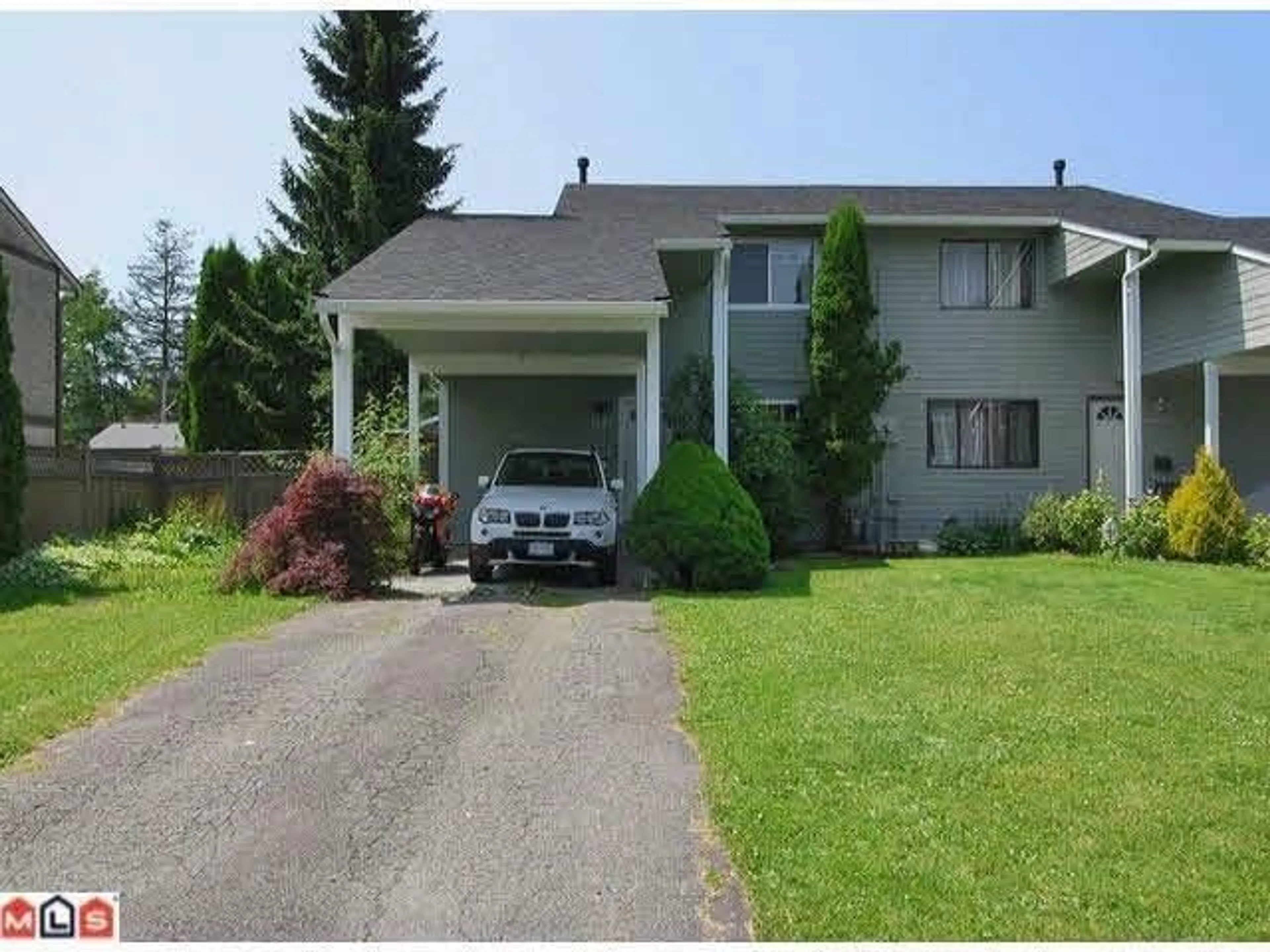 A pic from outside/outdoor area/front of a property/back of a property/a pic from drone, street for 9441 132A, Surrey British Columbia V3V6W3