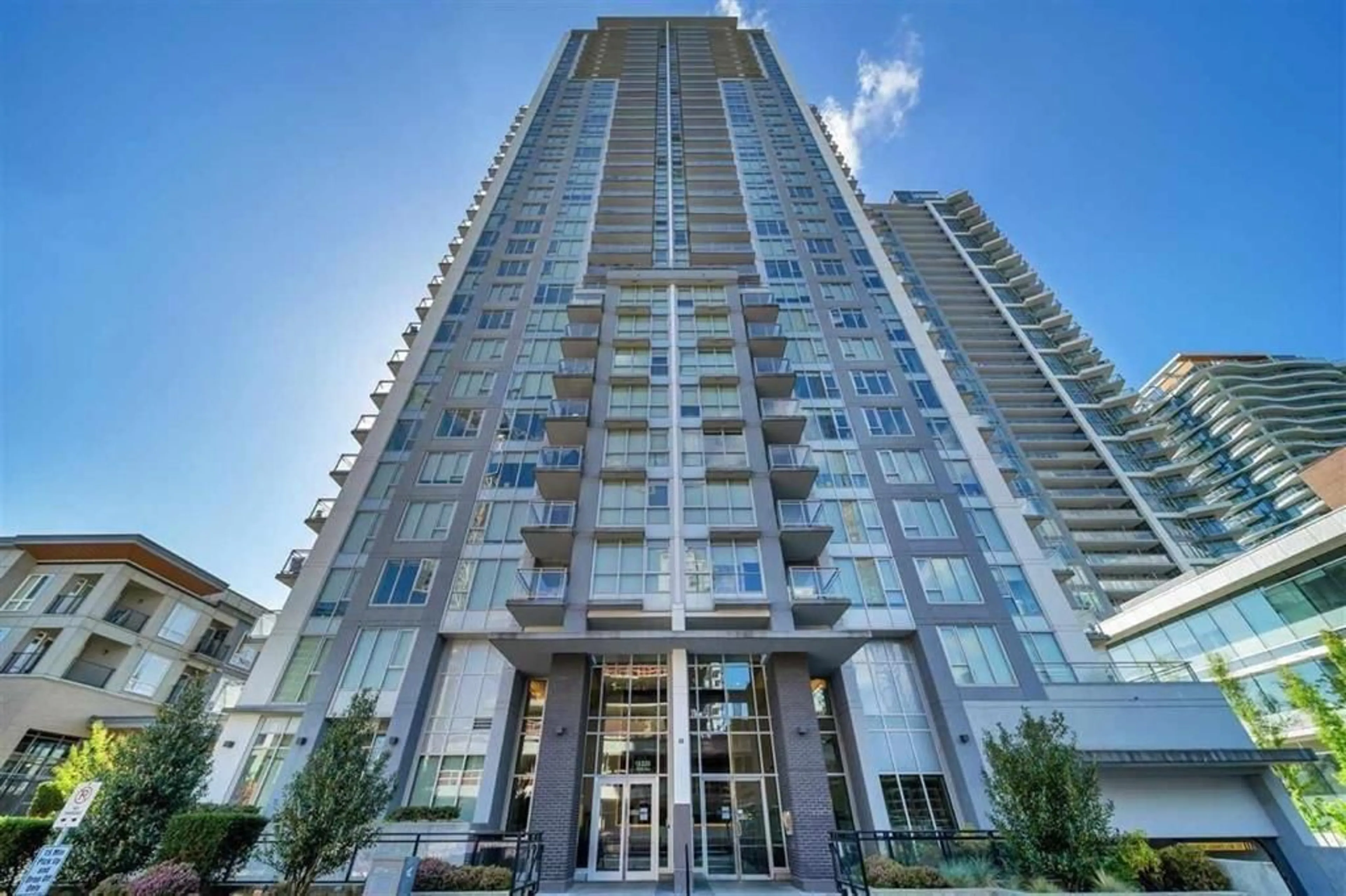 Indoor foyer for 3103 - 13325 102A, Surrey British Columbia V3T0J5