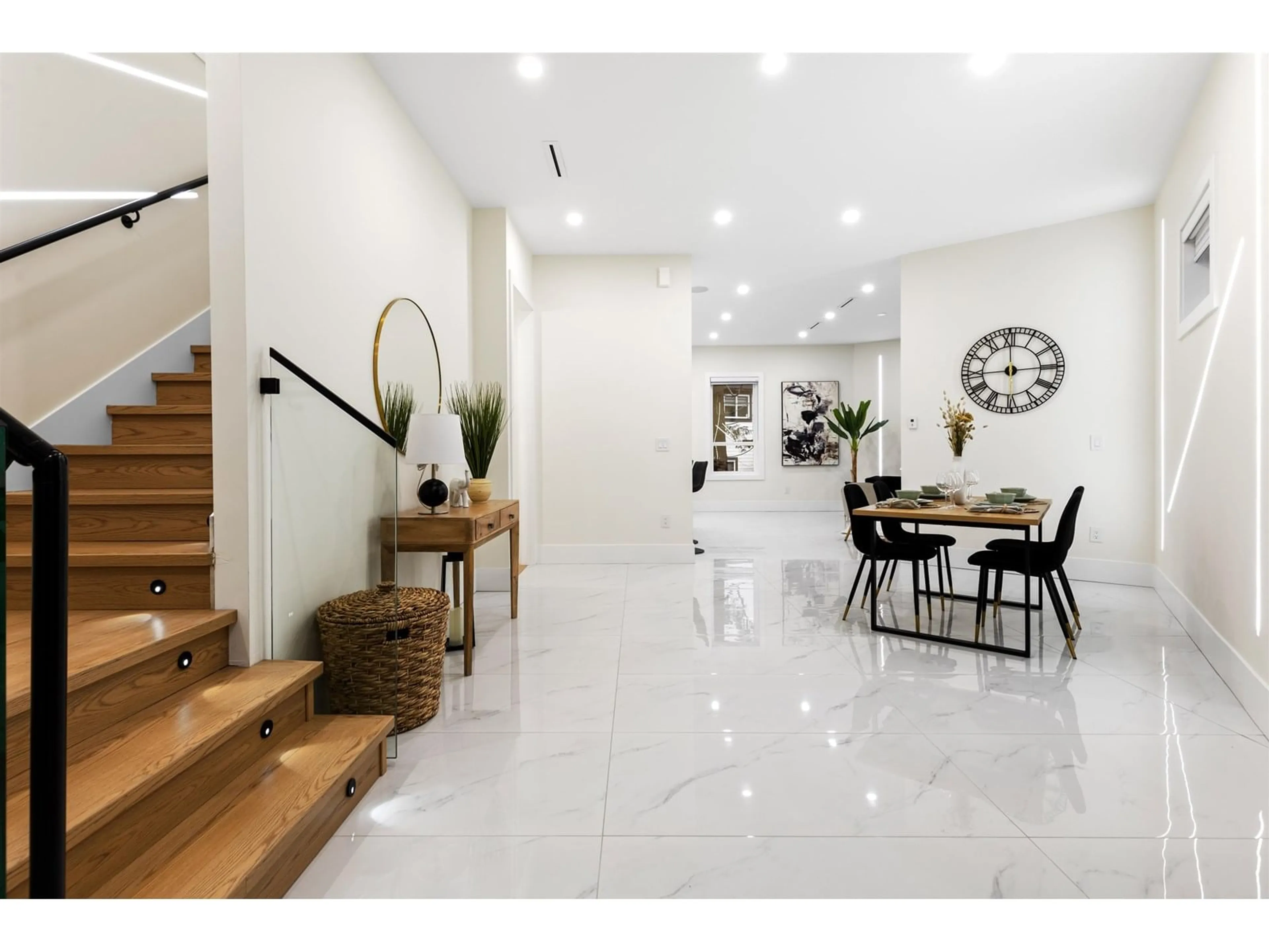 Indoor foyer for 5808 137B, Surrey British Columbia V3X2R7