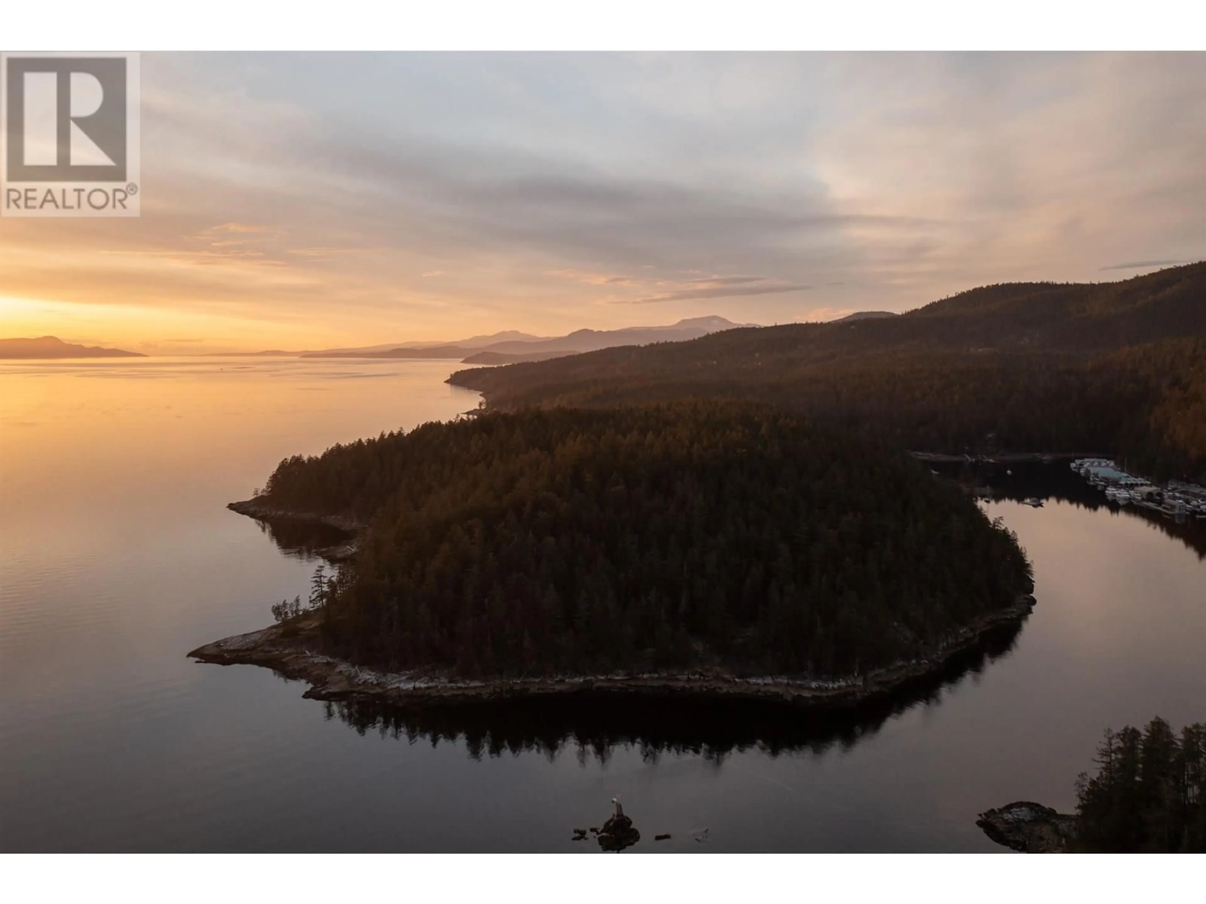 A pic from outside/outdoor area/front of a property/back of a property/a pic from drone, water/lake/river/ocean view for B TURNAGAIN ISLAND, Halfmoon Bay British Columbia V7Z1B7