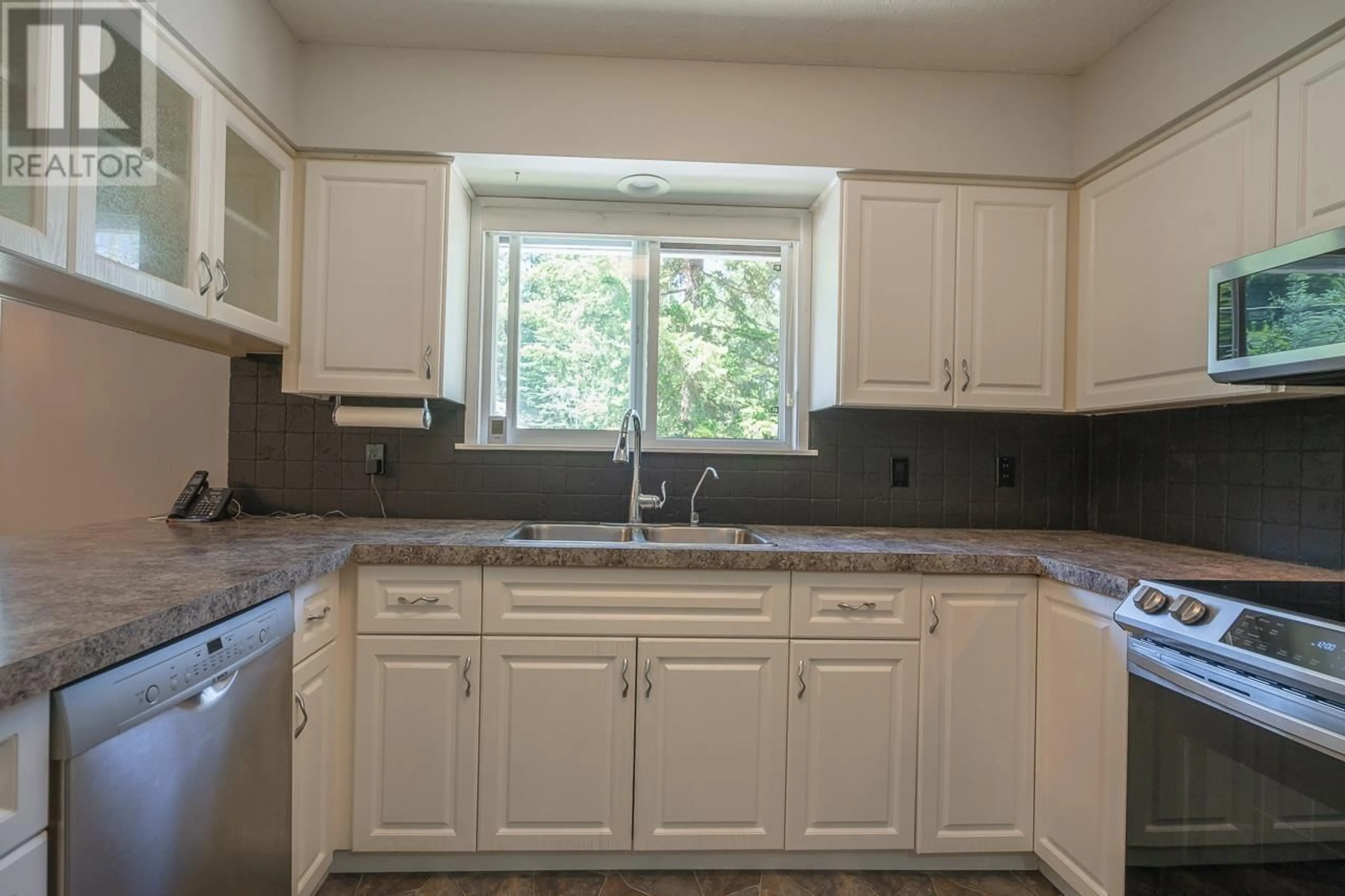 Standard kitchen, unknown for 6487 GREY CRESCENT, Horse Lake British Columbia V0K2E3