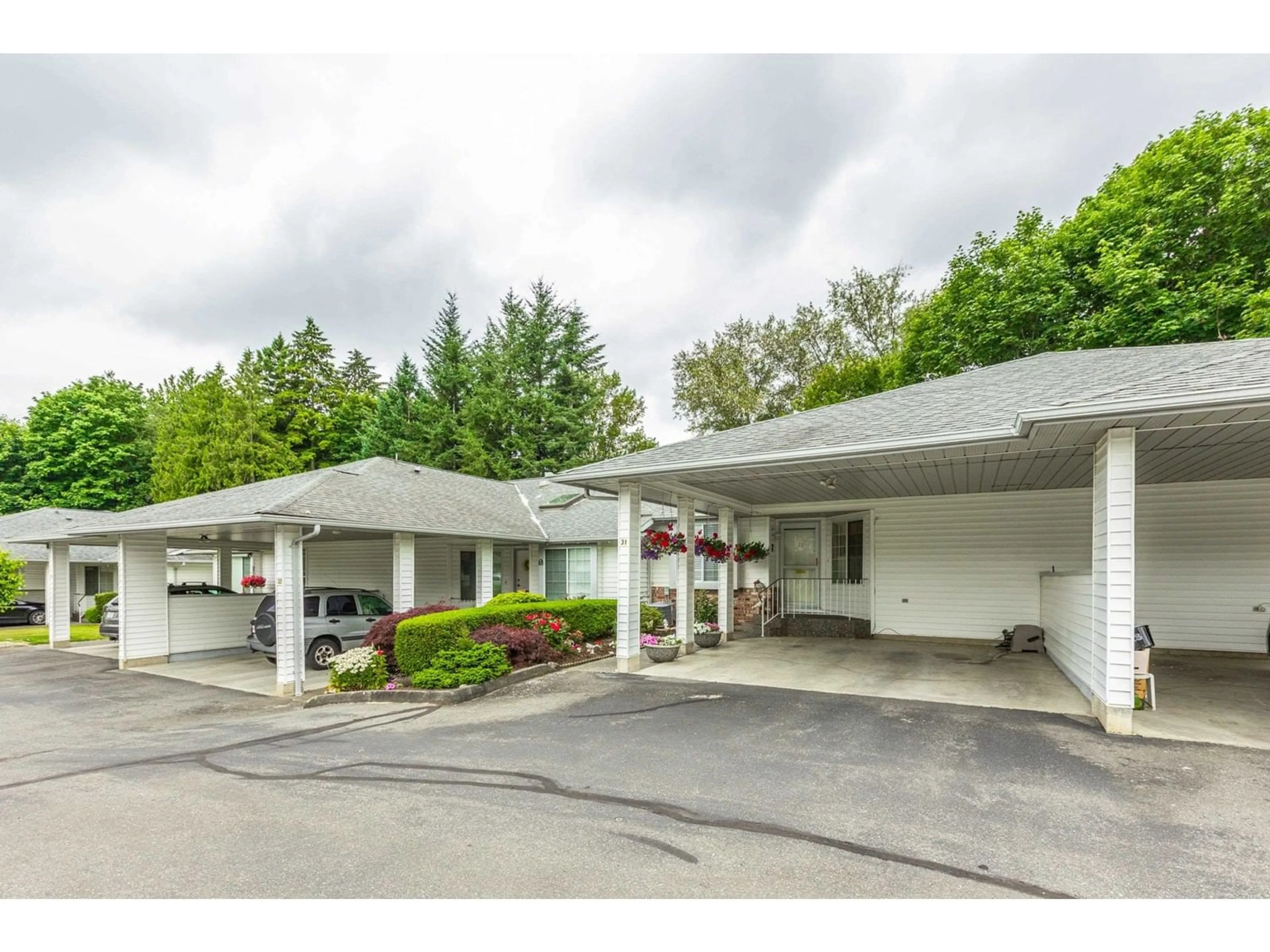 Indoor garage for 31 - 3055 TRAFALGAR, Abbotsford British Columbia V2S7X8