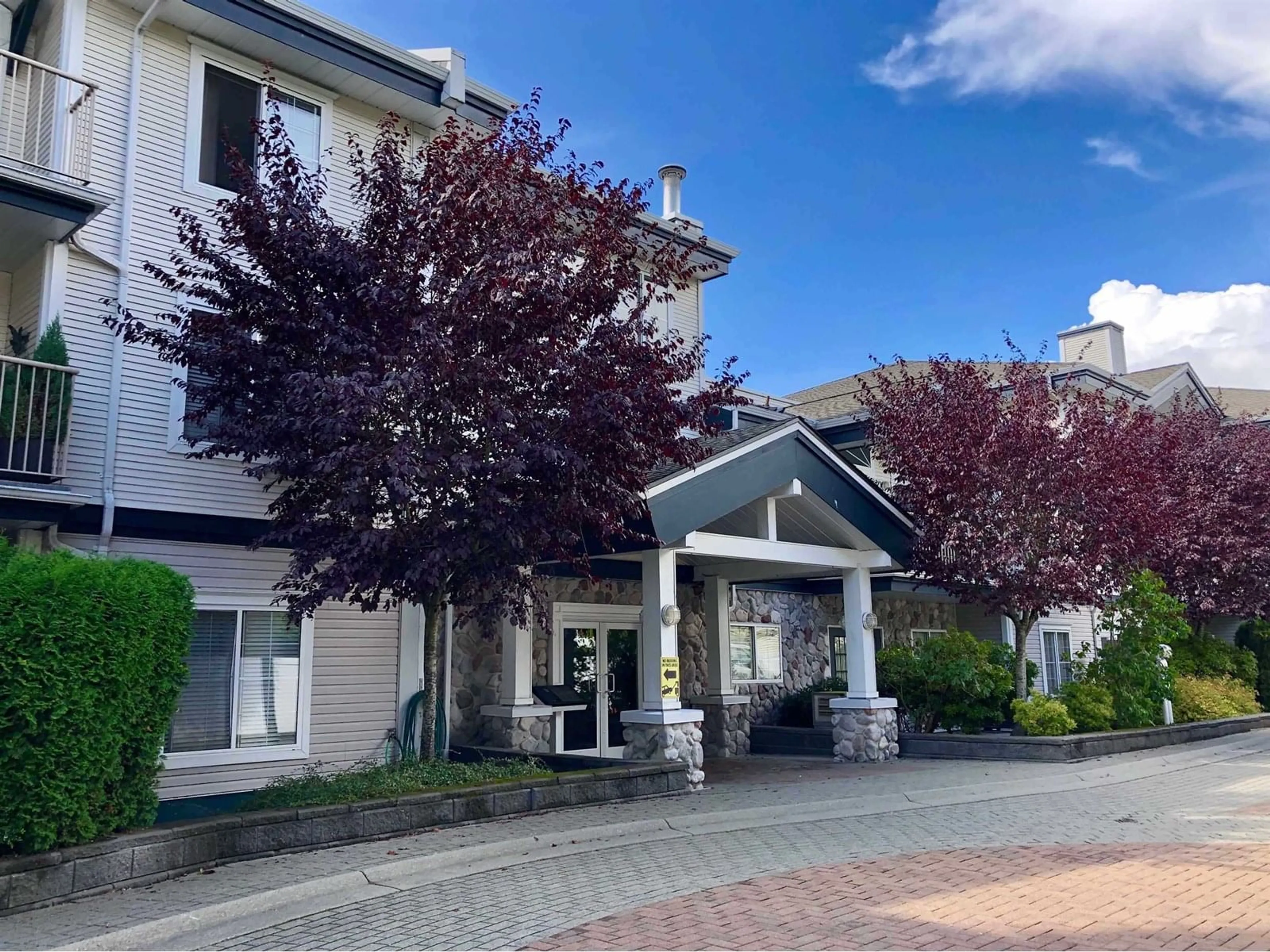Unknown for 204 - 15298 20, Surrey British Columbia V4A2A3