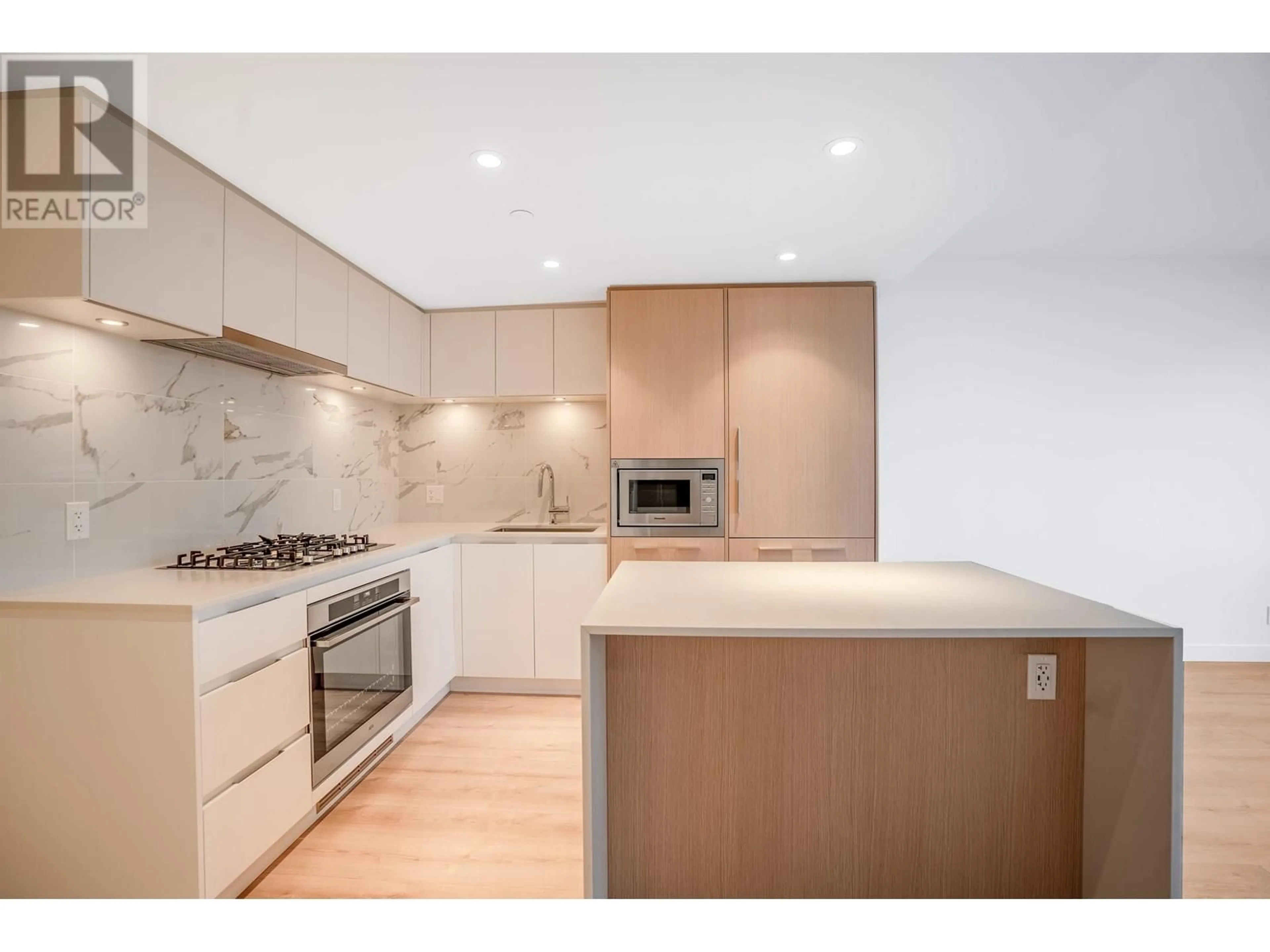 Standard kitchen, wood/laminate floor for 1705 - 1500 FERN STREET, North Vancouver British Columbia V7J0E6