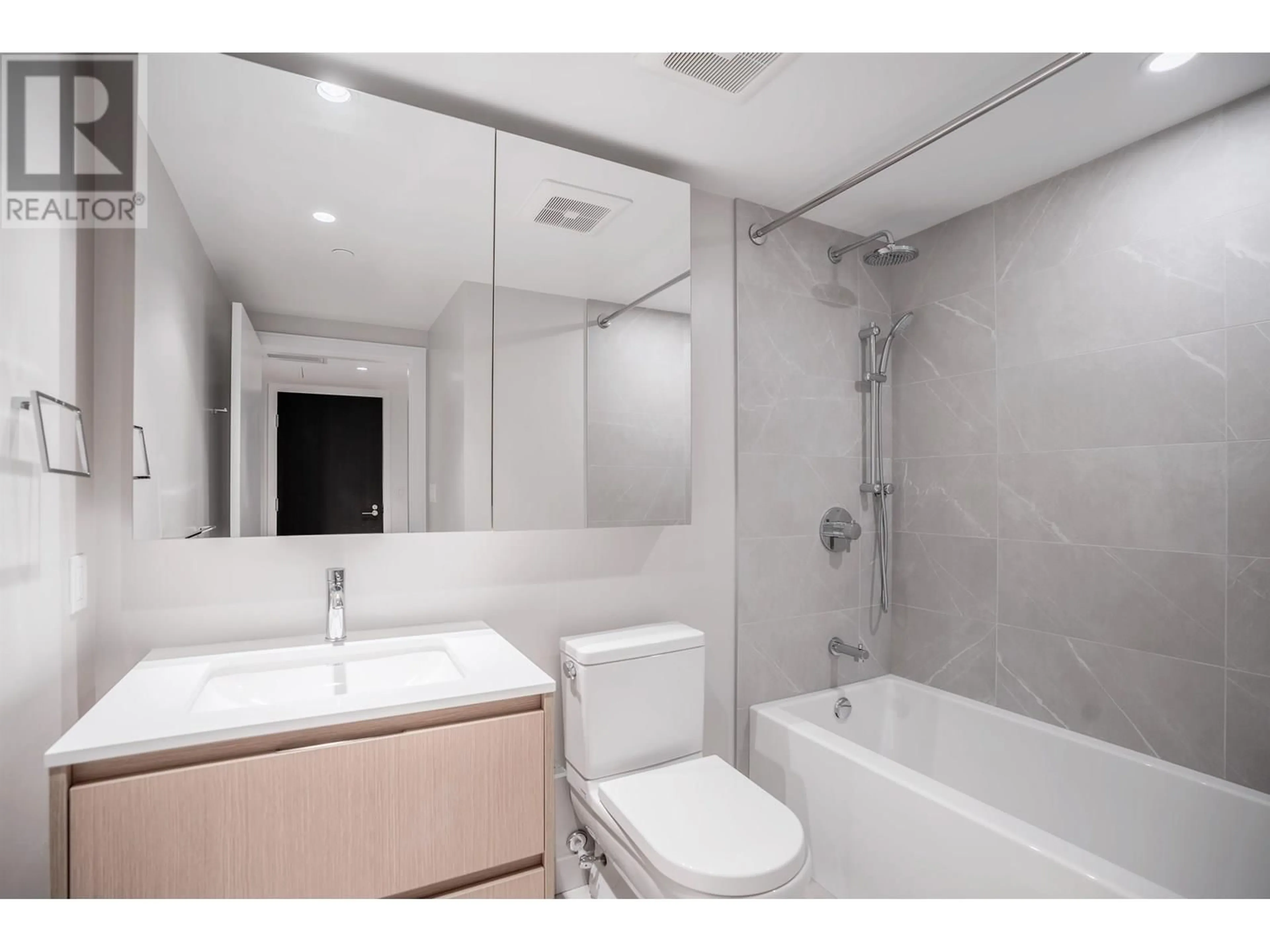 Standard bathroom, unknown for 1705 - 1500 FERN STREET, North Vancouver British Columbia V7J0E6