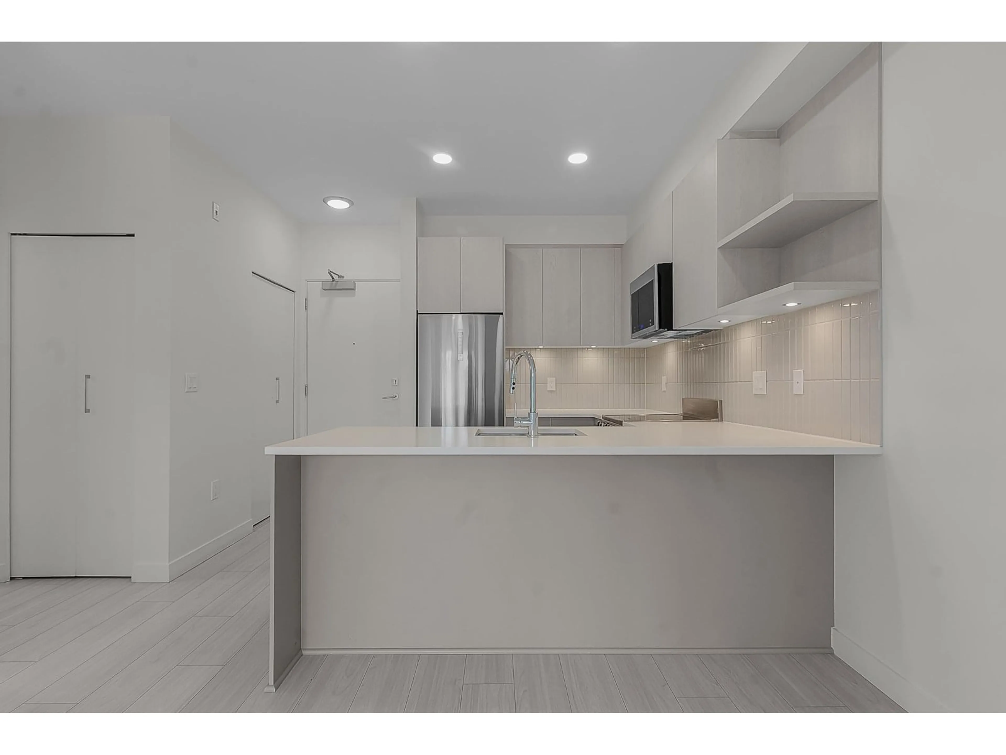 Standard kitchen, ceramic/tile floor for 201 - 10777 138, Surrey British Columbia V3T0T5