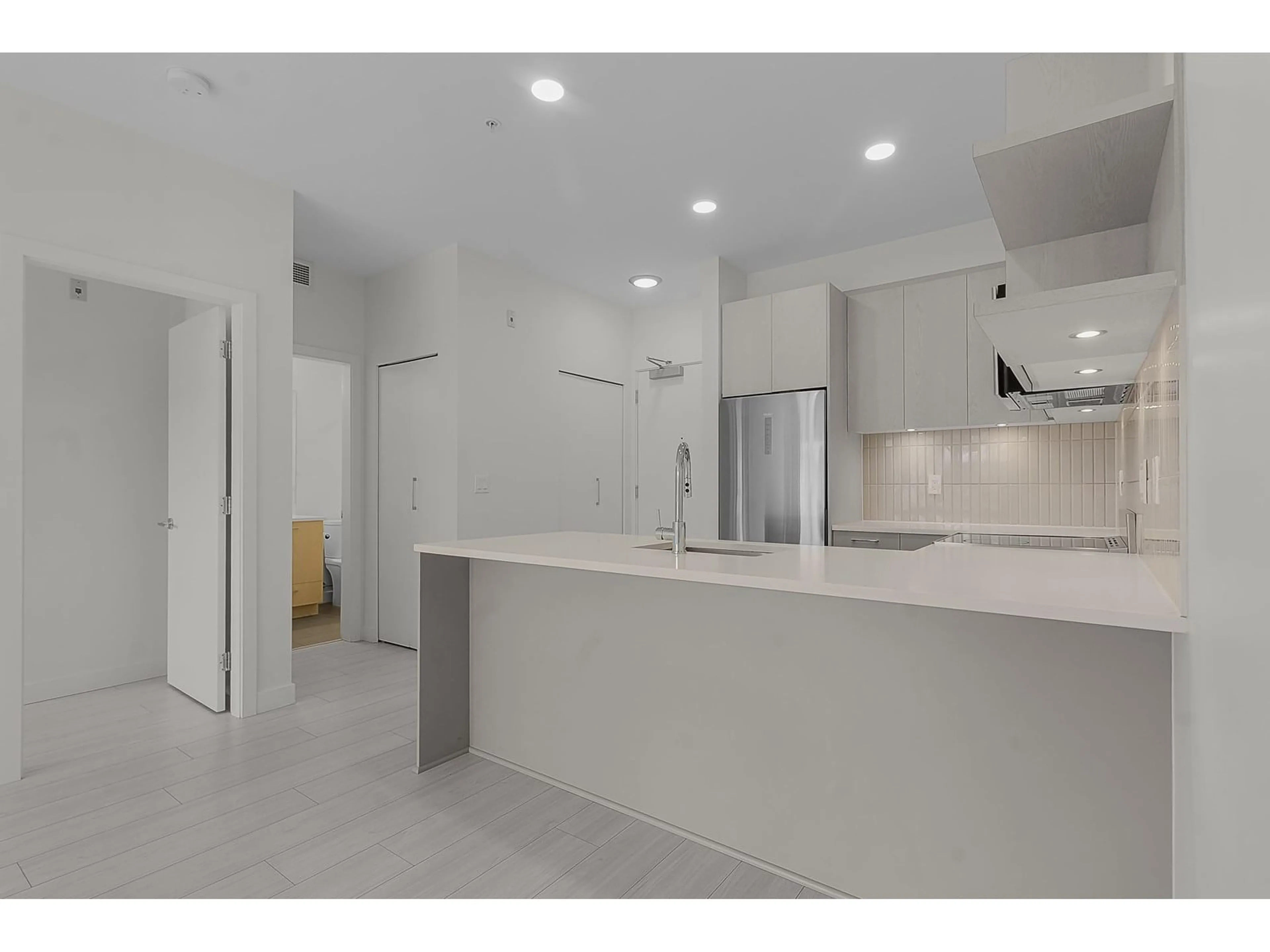 Open concept kitchen, ceramic/tile floor for 201 - 10777 138, Surrey British Columbia V3T0T5