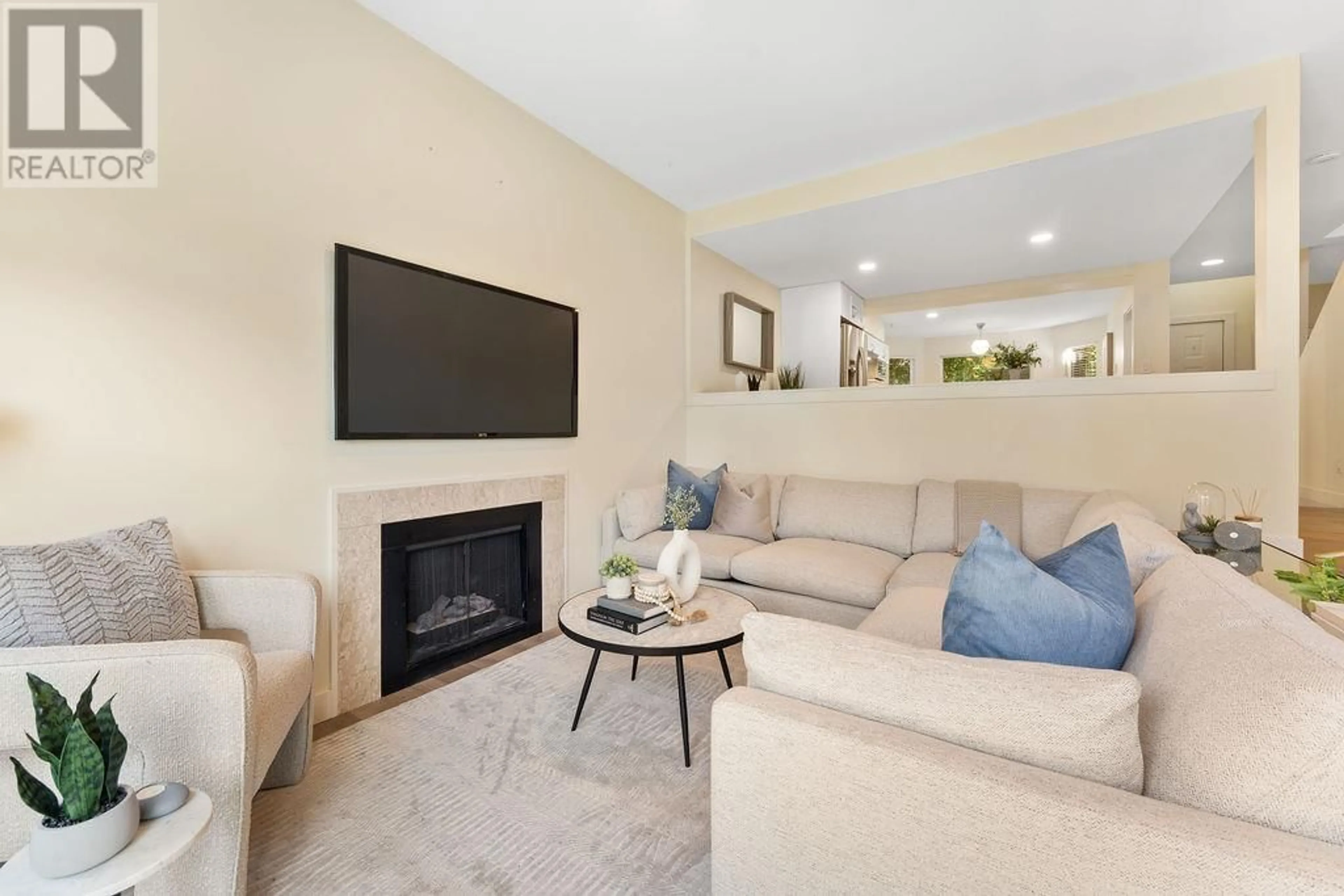 Living room with furniture, unknown for 13 - 1135 LANSDOWNE DRIVE, Coquitlam British Columbia V3B7K6
